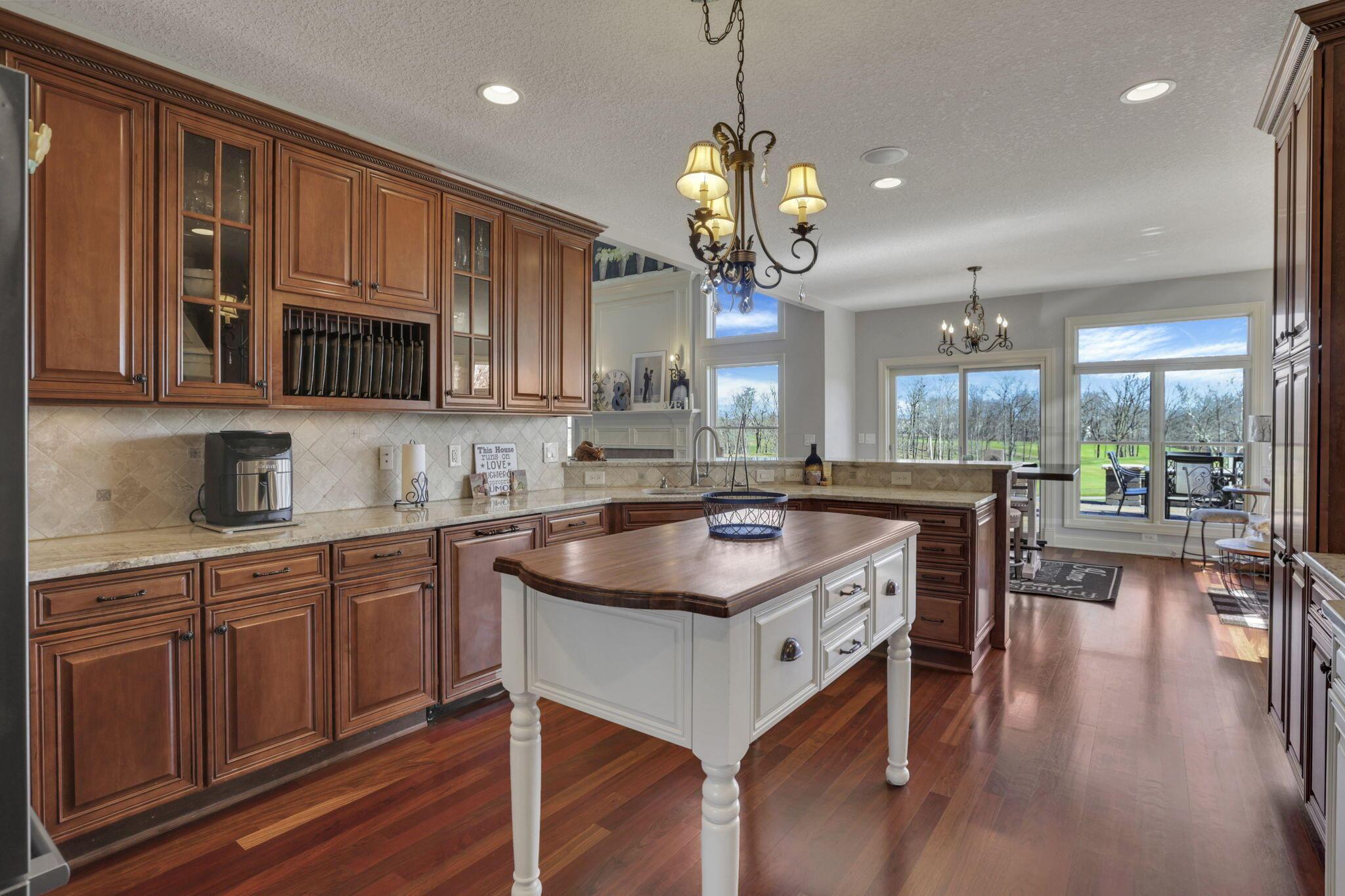 4607 Hirth Hill Road E Property Photo 6