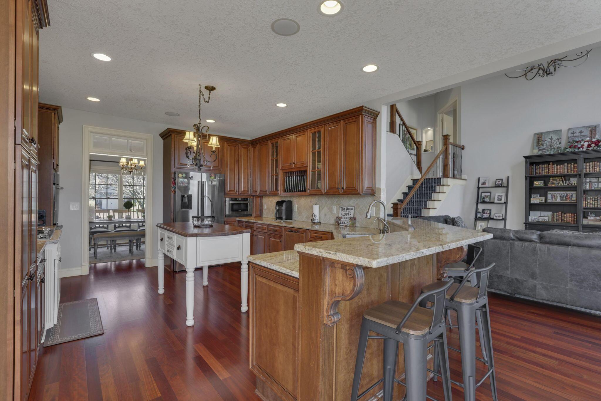 4607 Hirth Hill Road E Property Photo 7