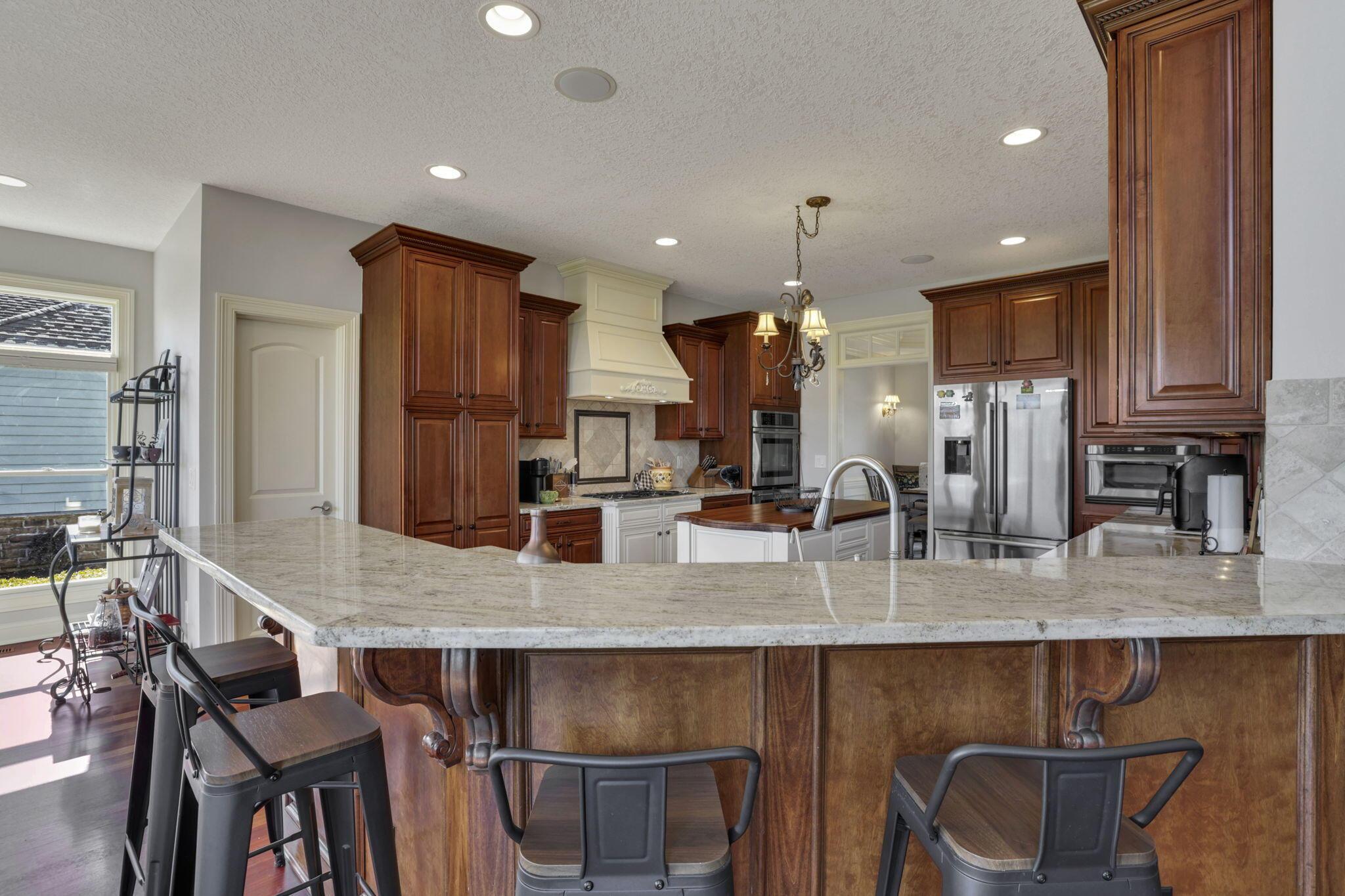 4607 Hirth Hill Road E Property Photo 8