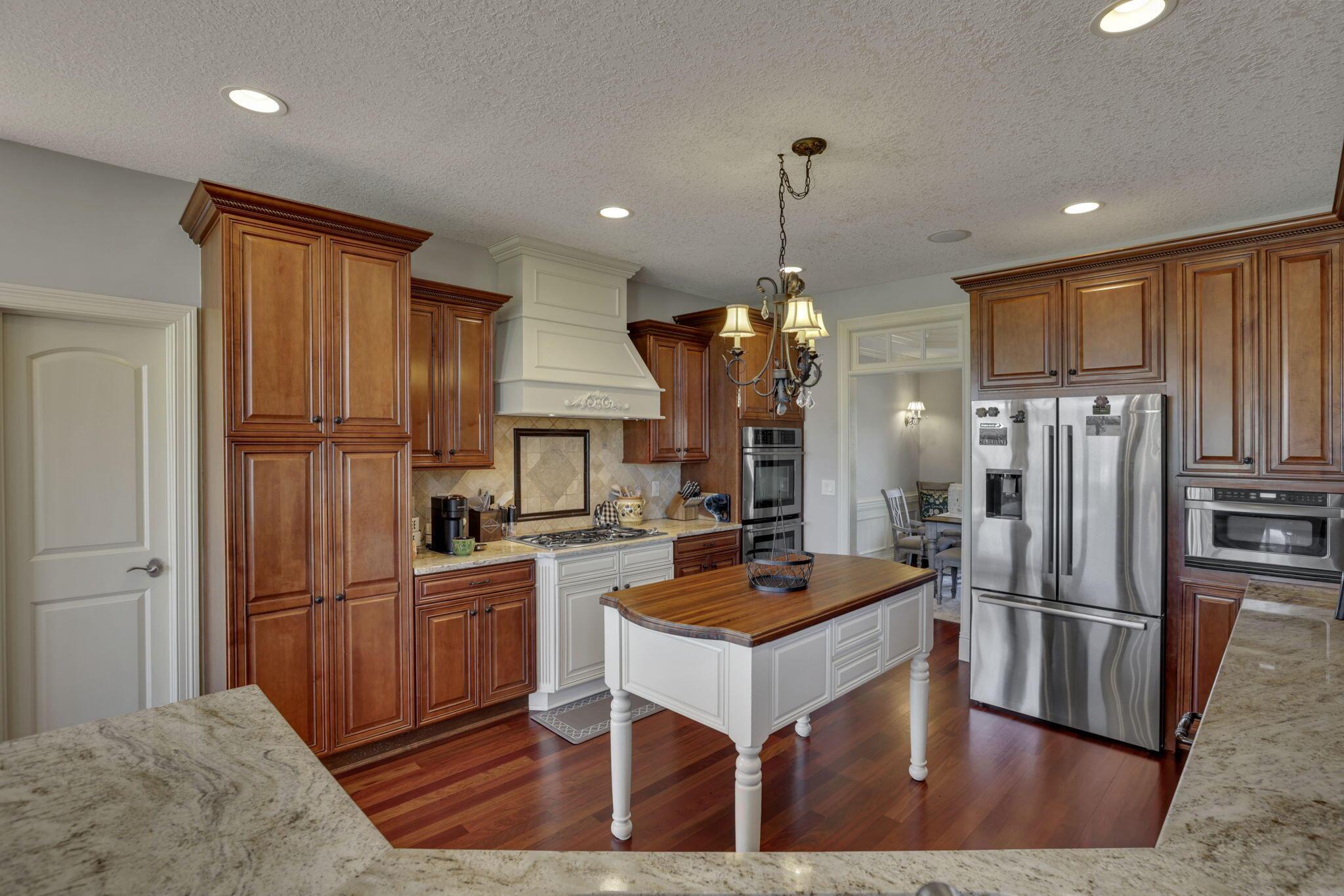 4607 Hirth Hill Road E Property Photo 9