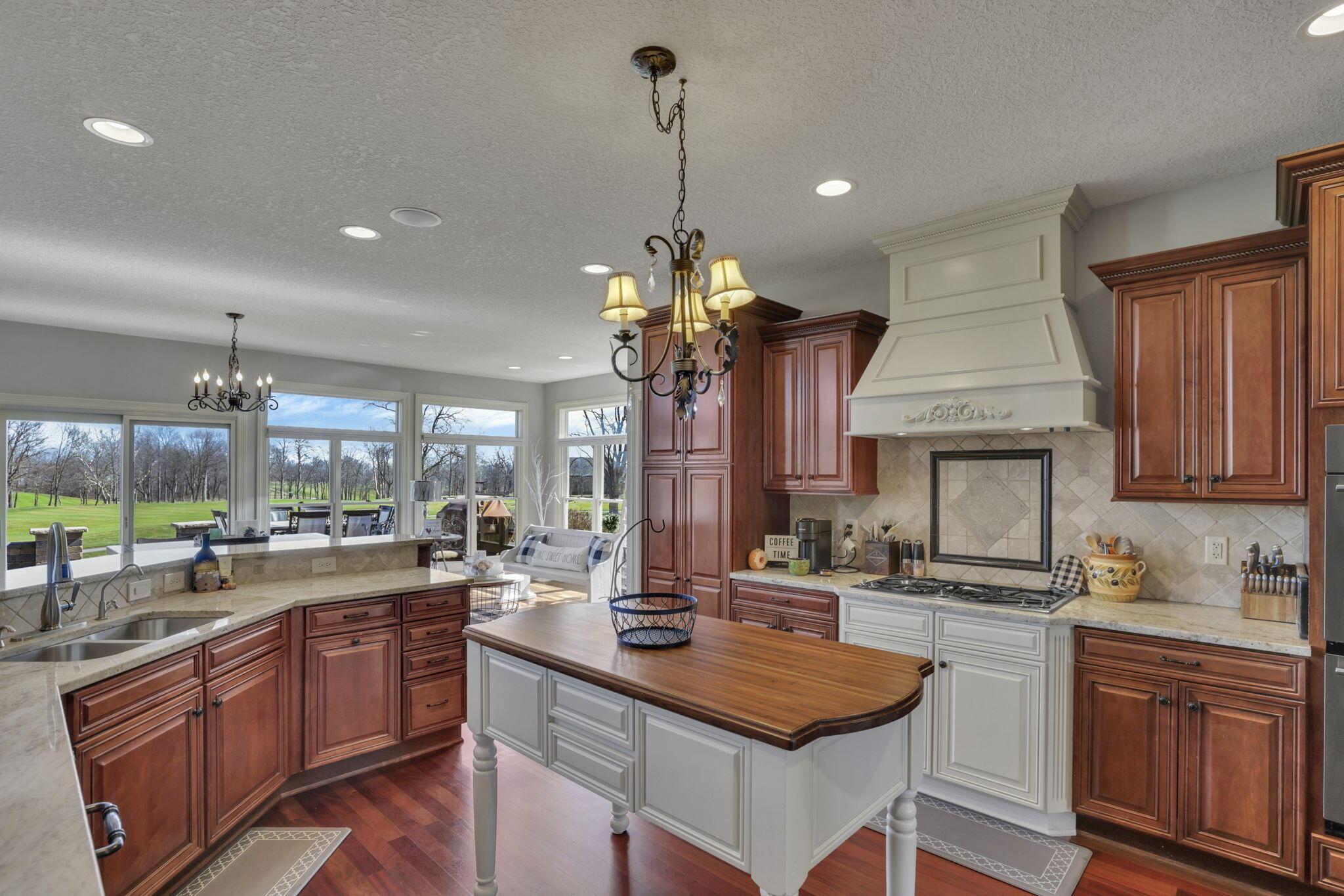 4607 Hirth Hill Road E Property Photo 10