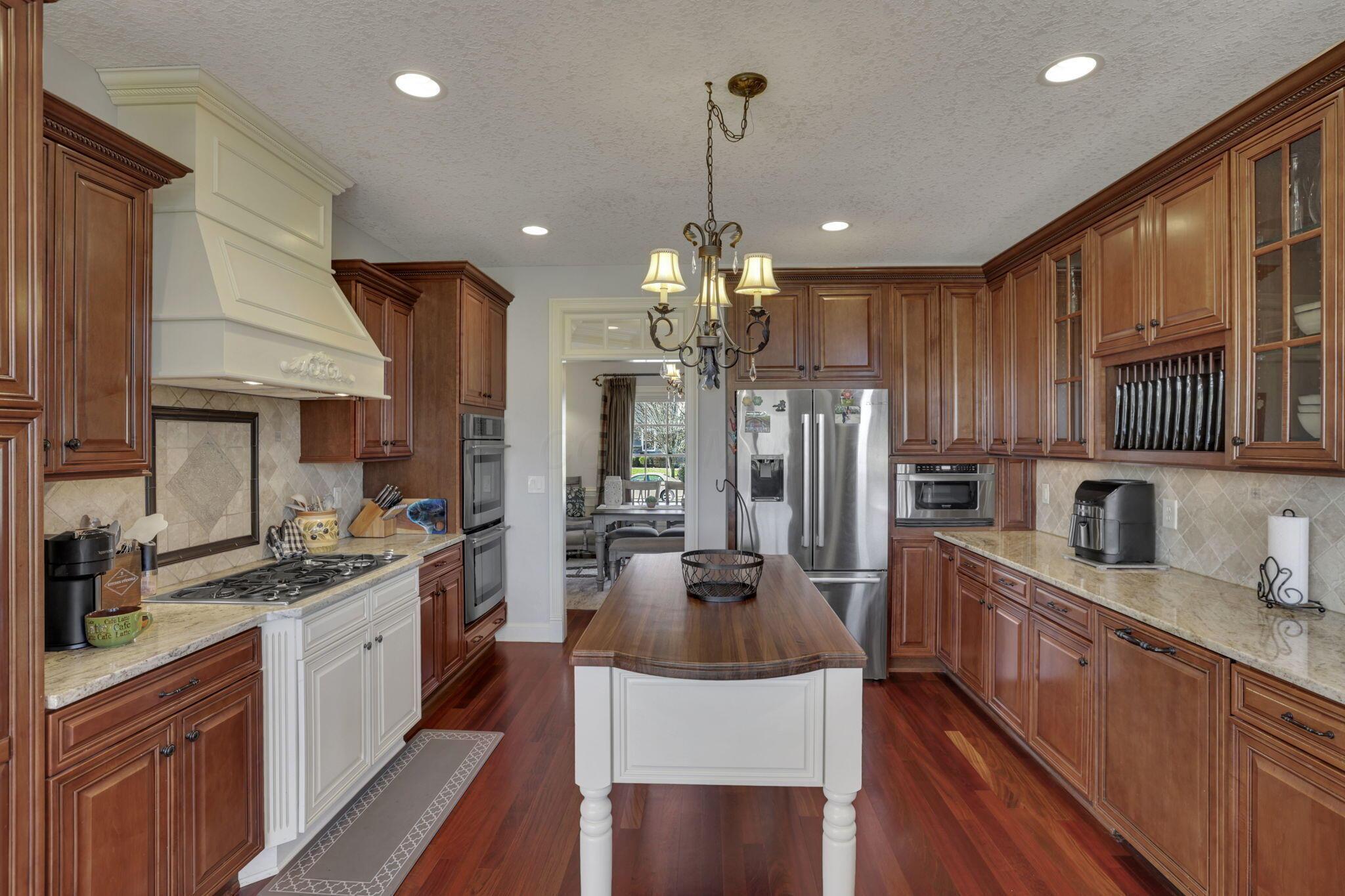 4607 Hirth Hill Road E Property Photo 12