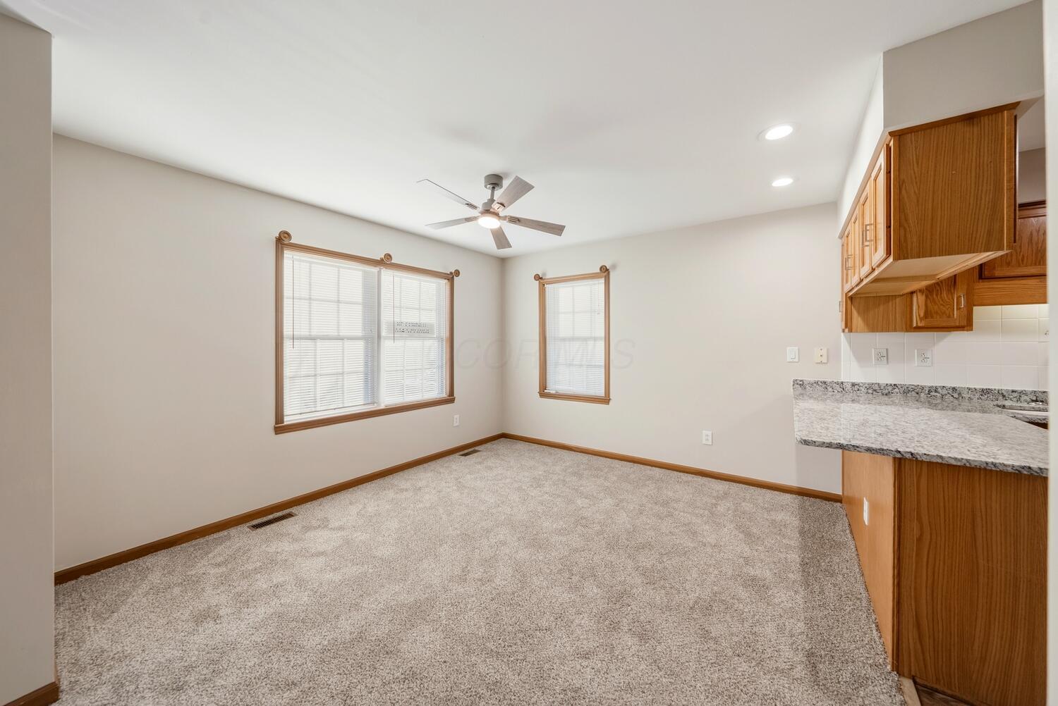700 E Main, #32 Property Photo 9