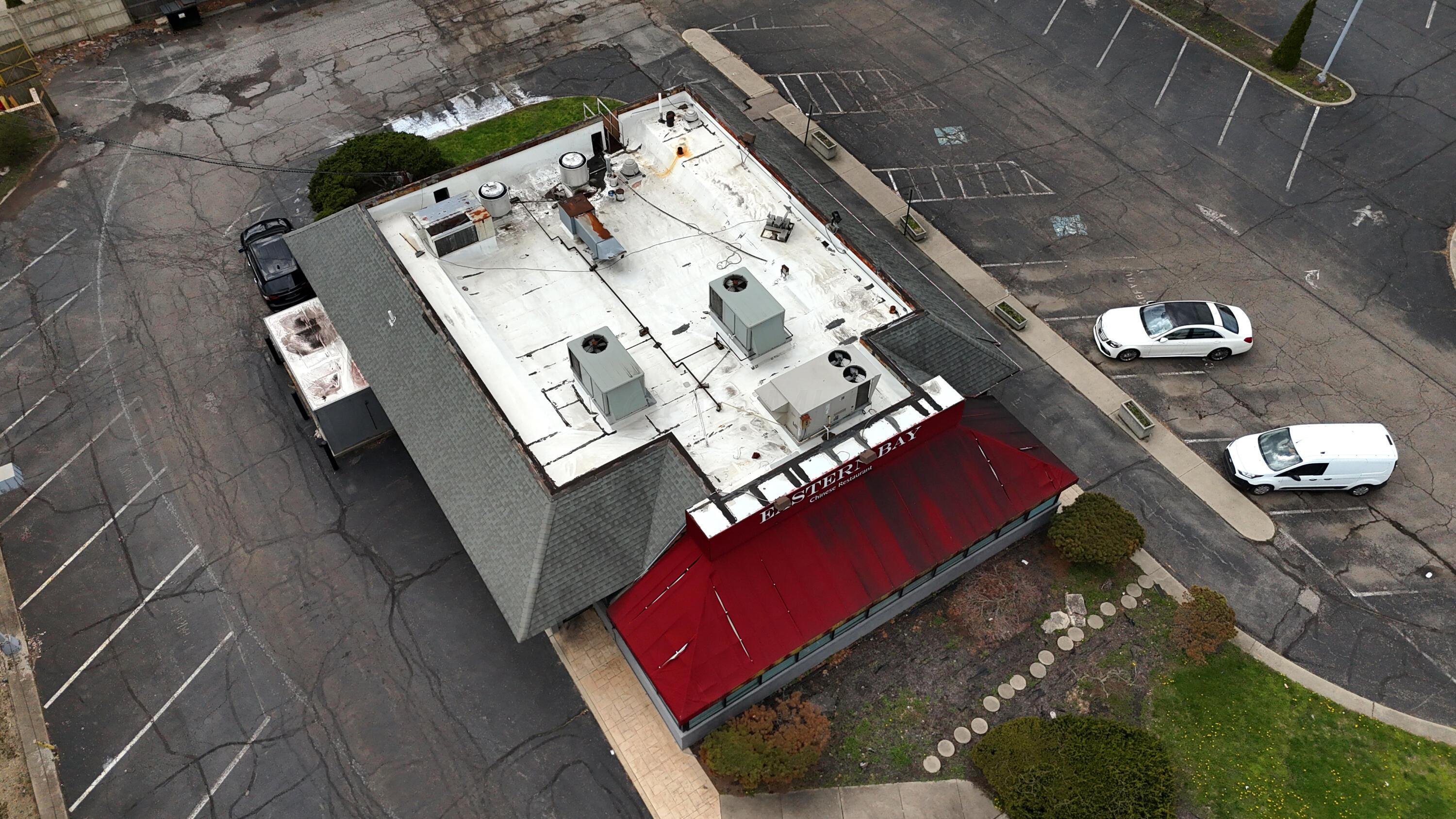 2055 Riverside Drive Property Photo 4
