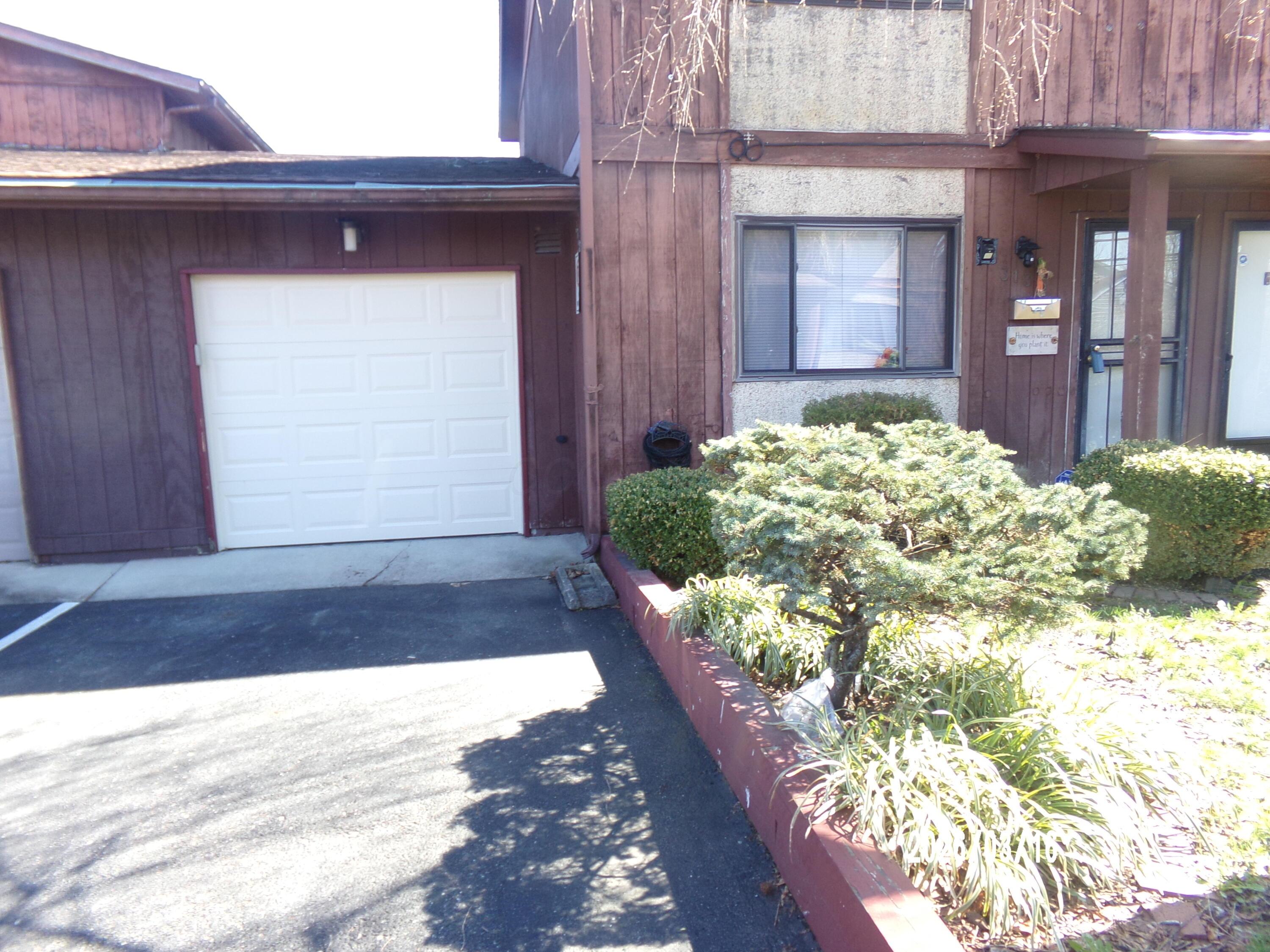 3135 Easthaven Drive S Property Photo 1