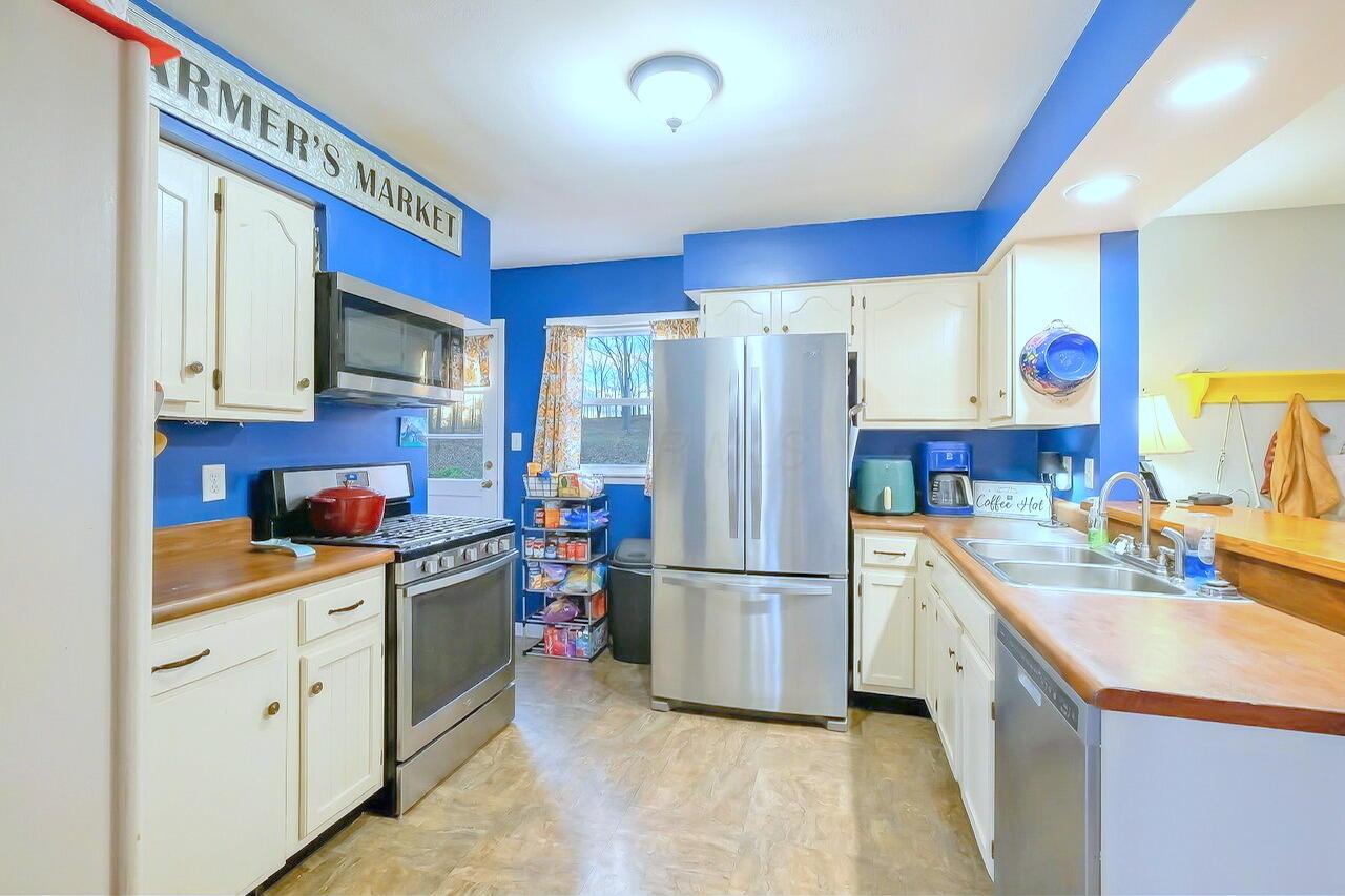 4021 Baker Road Property Photo 9