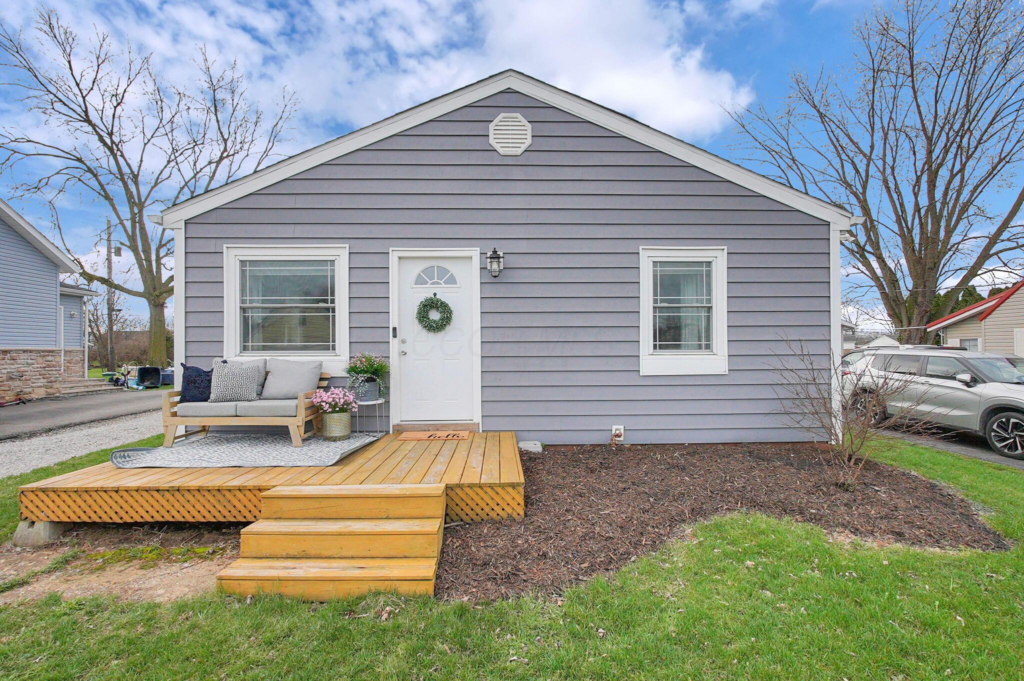 1041 Meadow Lane Property Photo 1