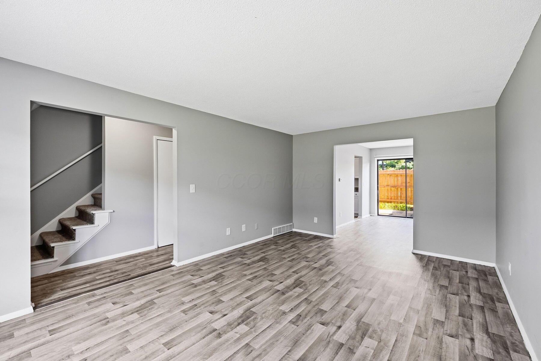 86 Stornoway Drive W Property Photo 6