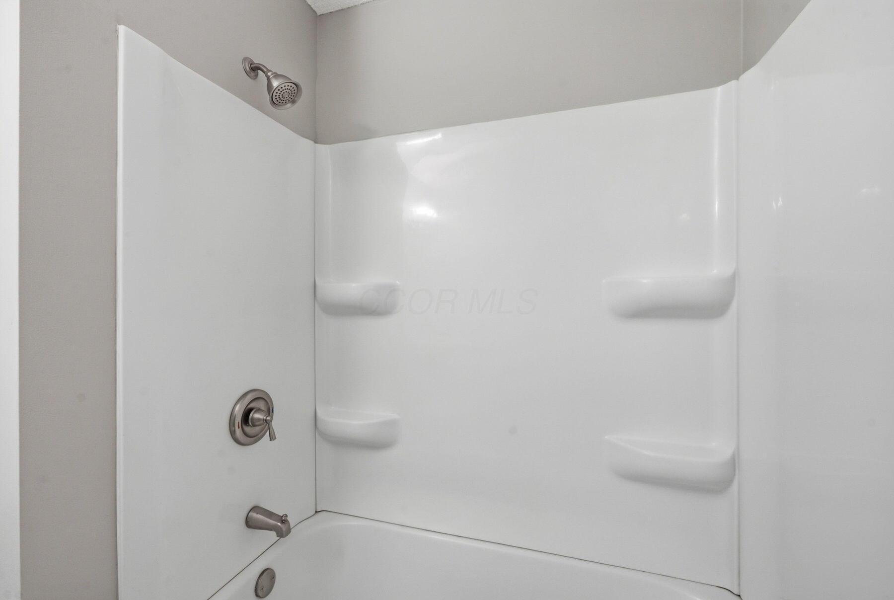 86 Stornoway Drive W Property Photo 15