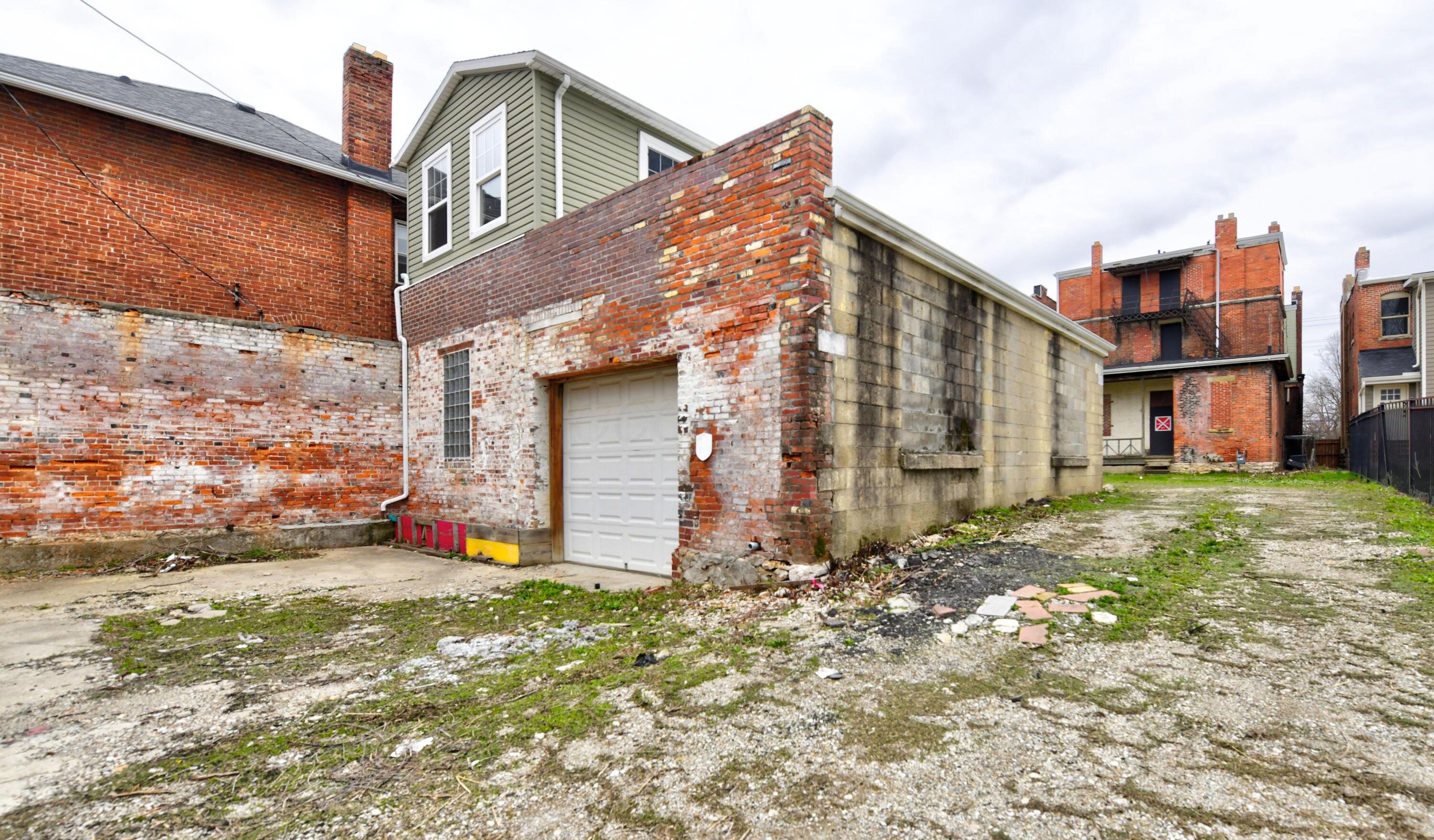 1229-1231 E Main Street Property Photo 4