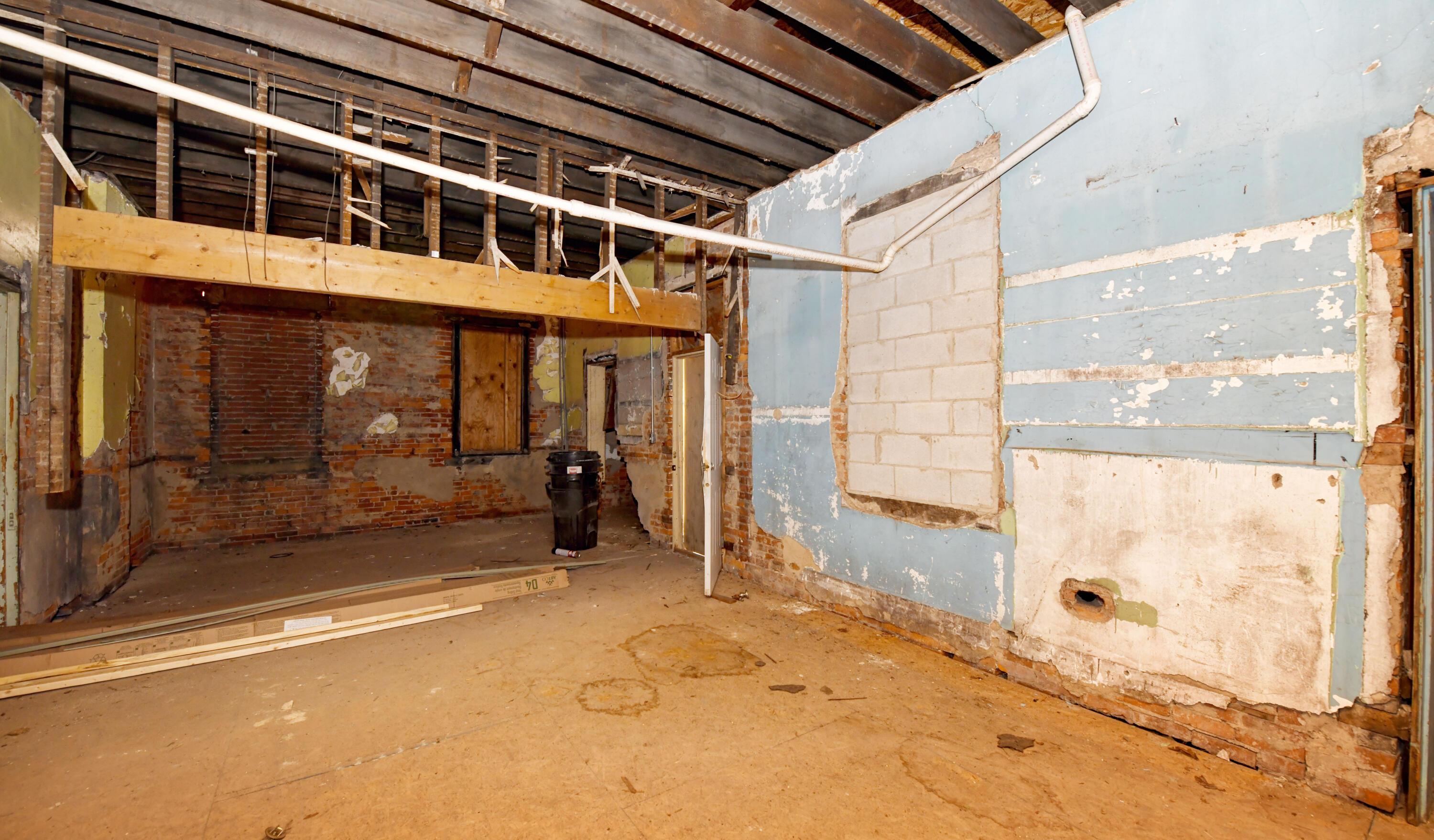 1229-1231 E Main Street Property Photo 8