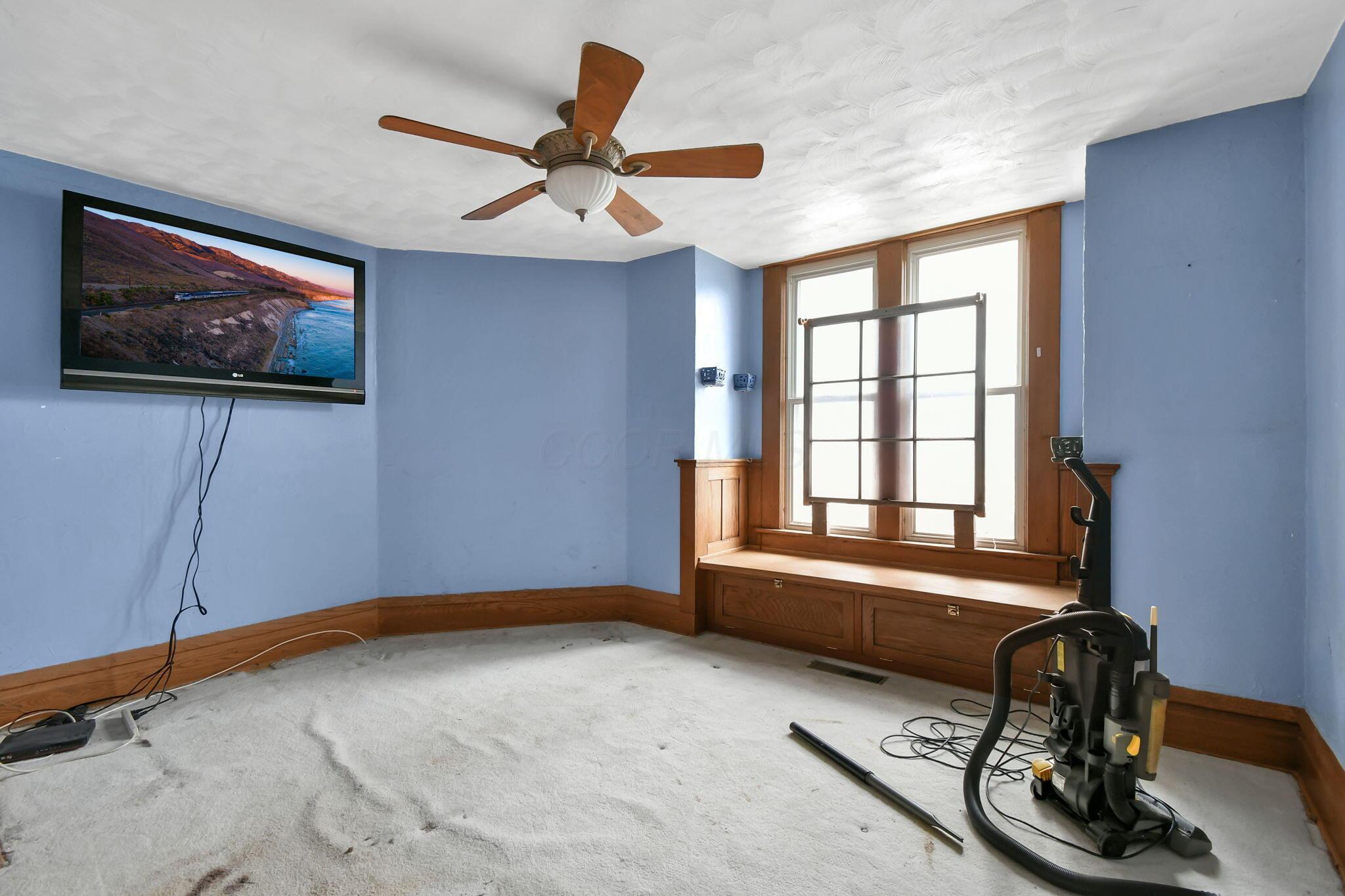 267 S Main Street Property Photo 8