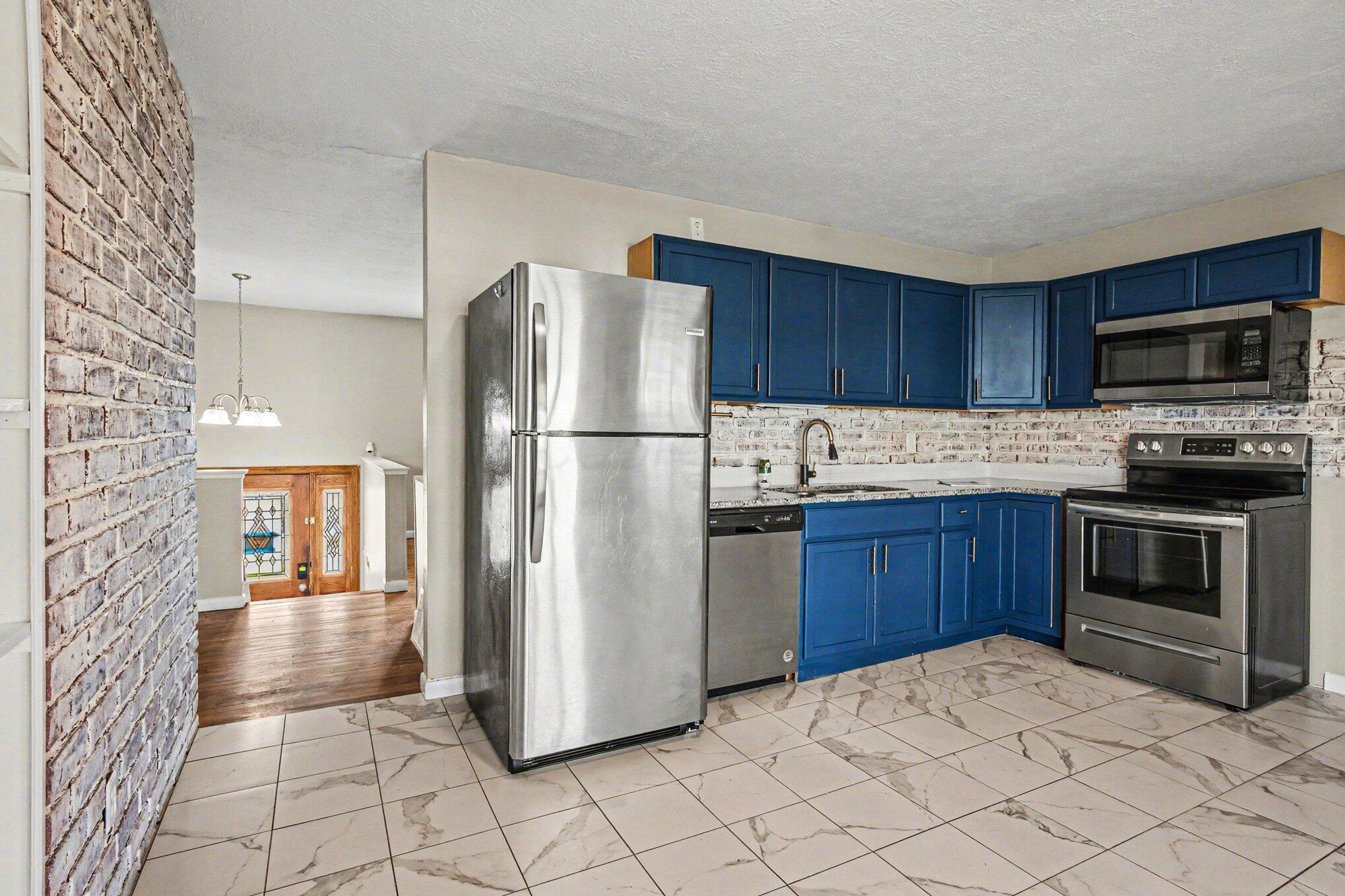 858 Higbee Drive S Property Photo 4