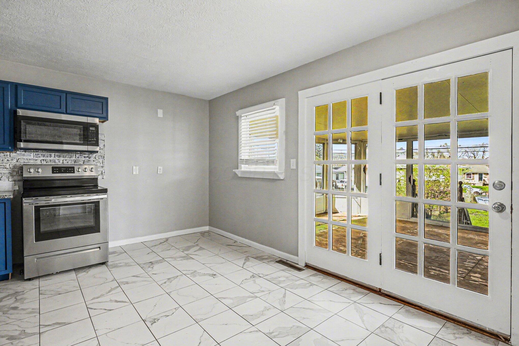 858 Higbee Drive S Property Photo 5