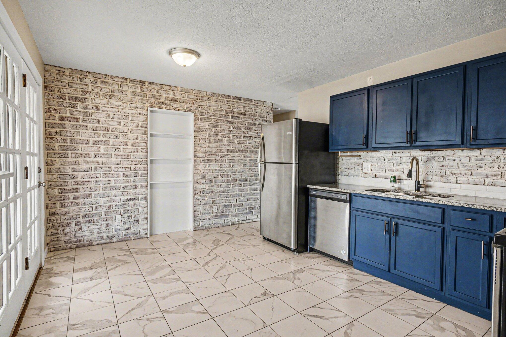 858 Higbee Drive S Property Photo 6