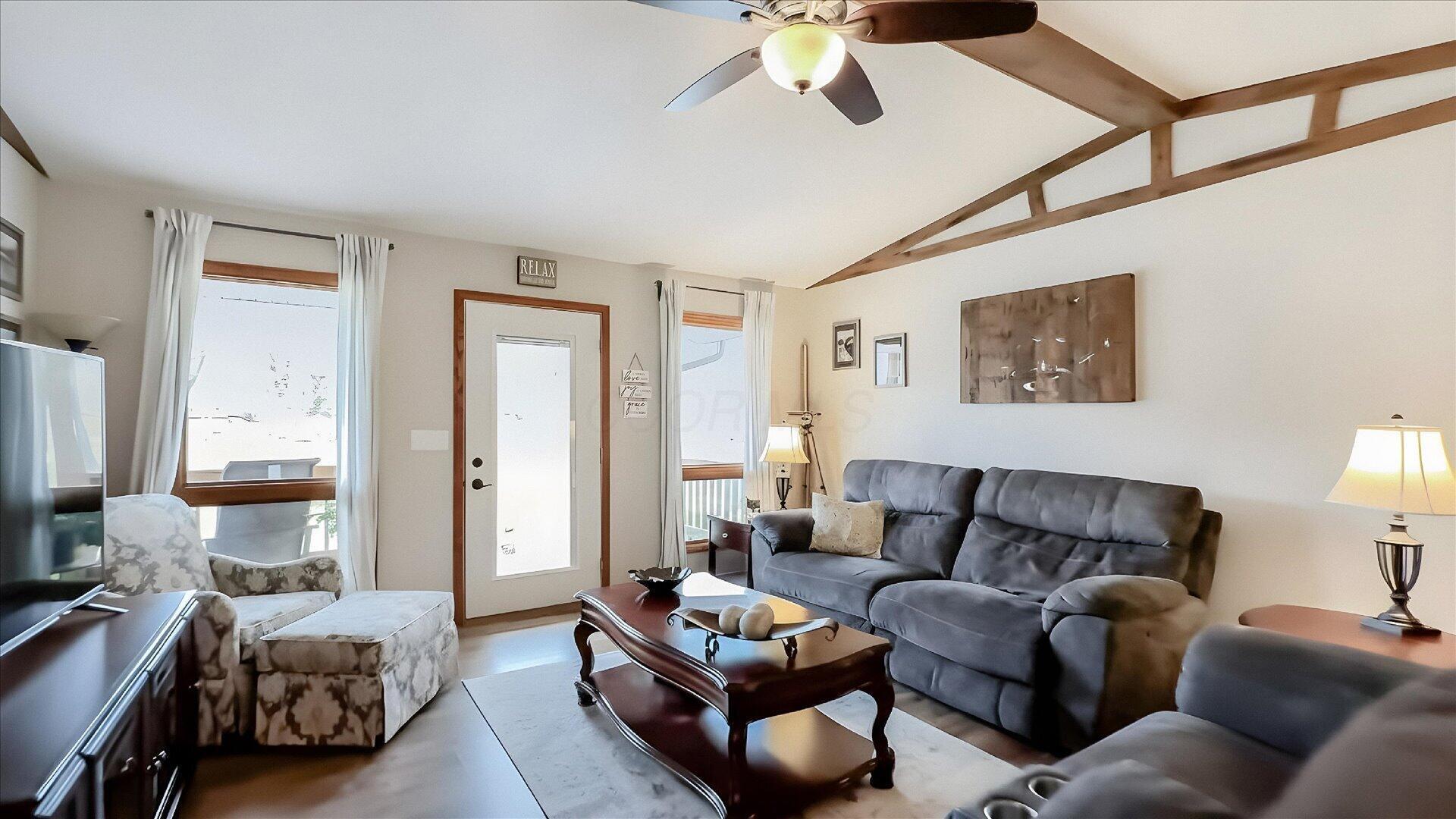 6625 S River Road Property Photo 5