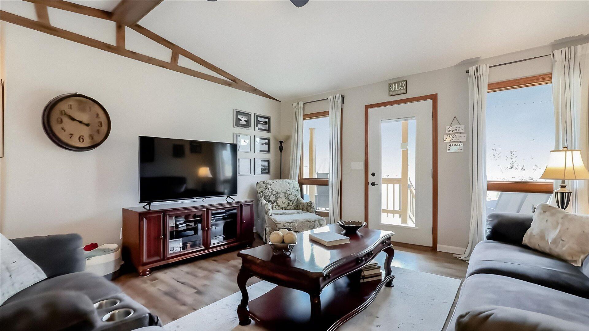 6625 S River Road Property Photo 6