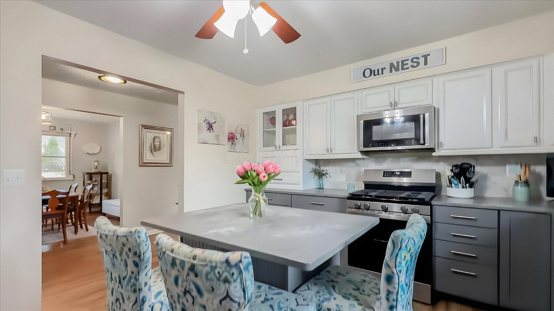6625 S River Road Property Photo 10