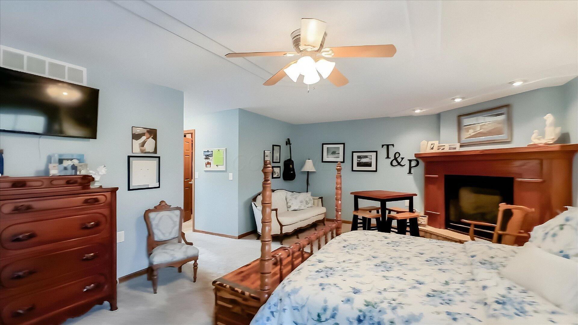 6625 S River Road Property Photo 15