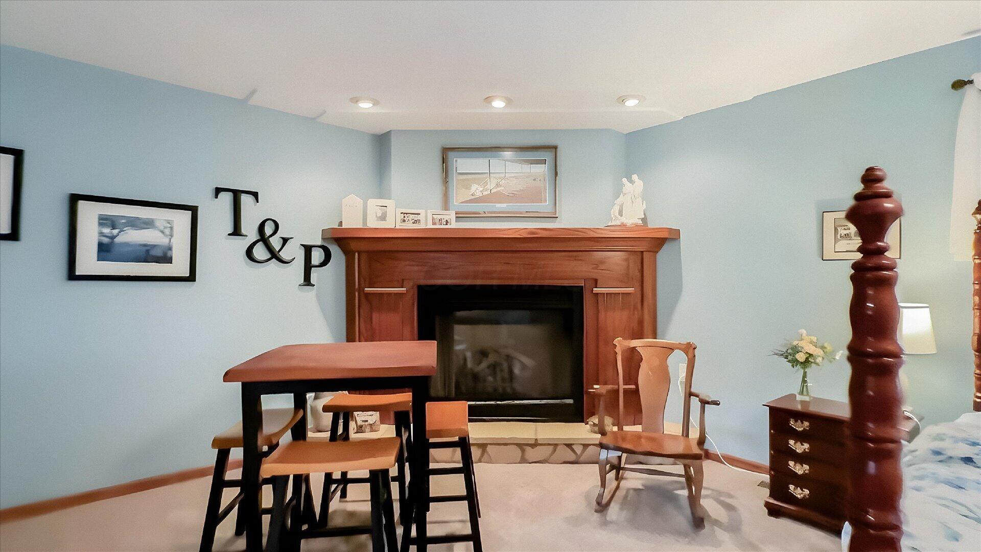 6625 S River Road Property Photo 16