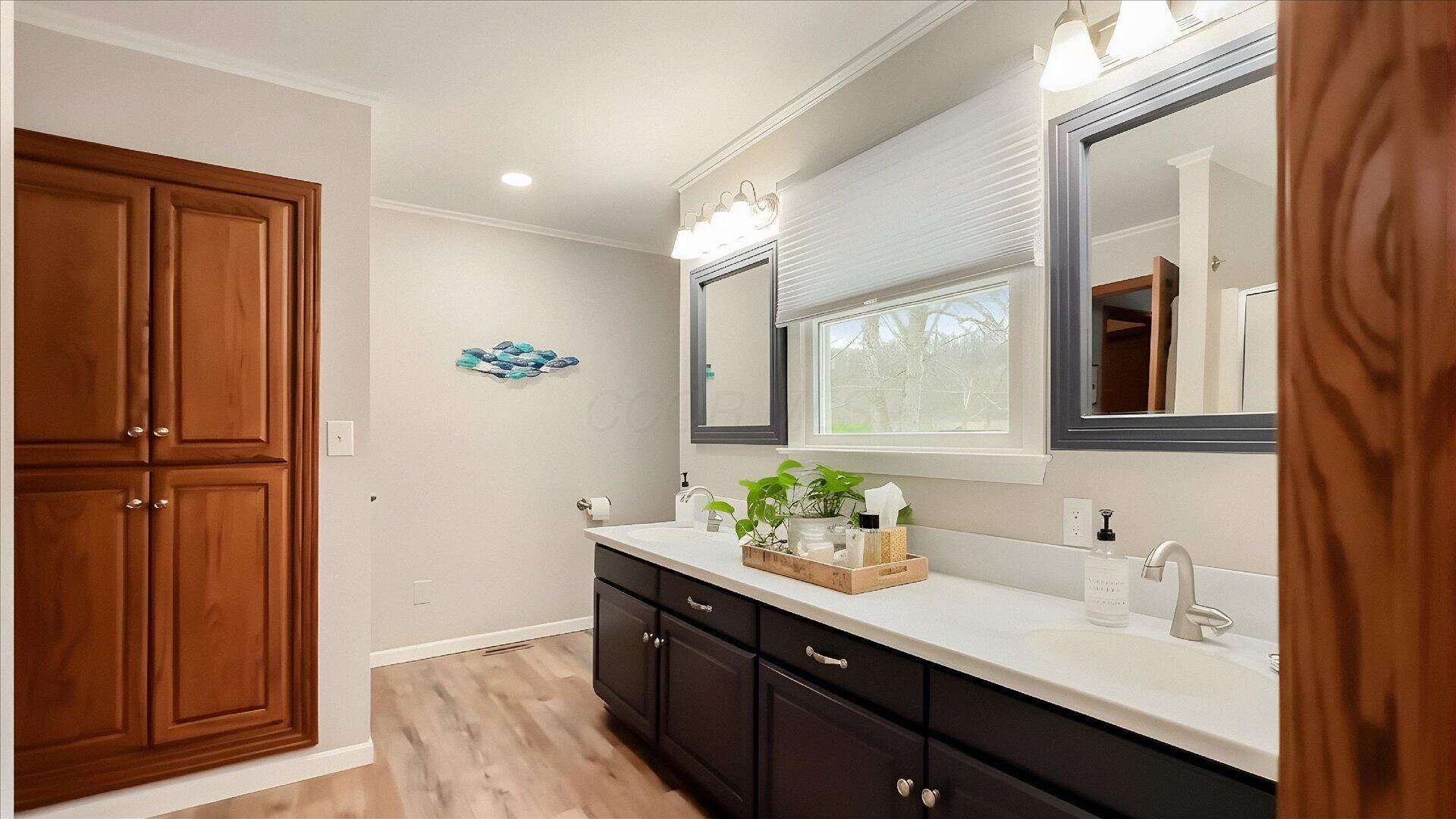 6625 S River Road Property Photo 17