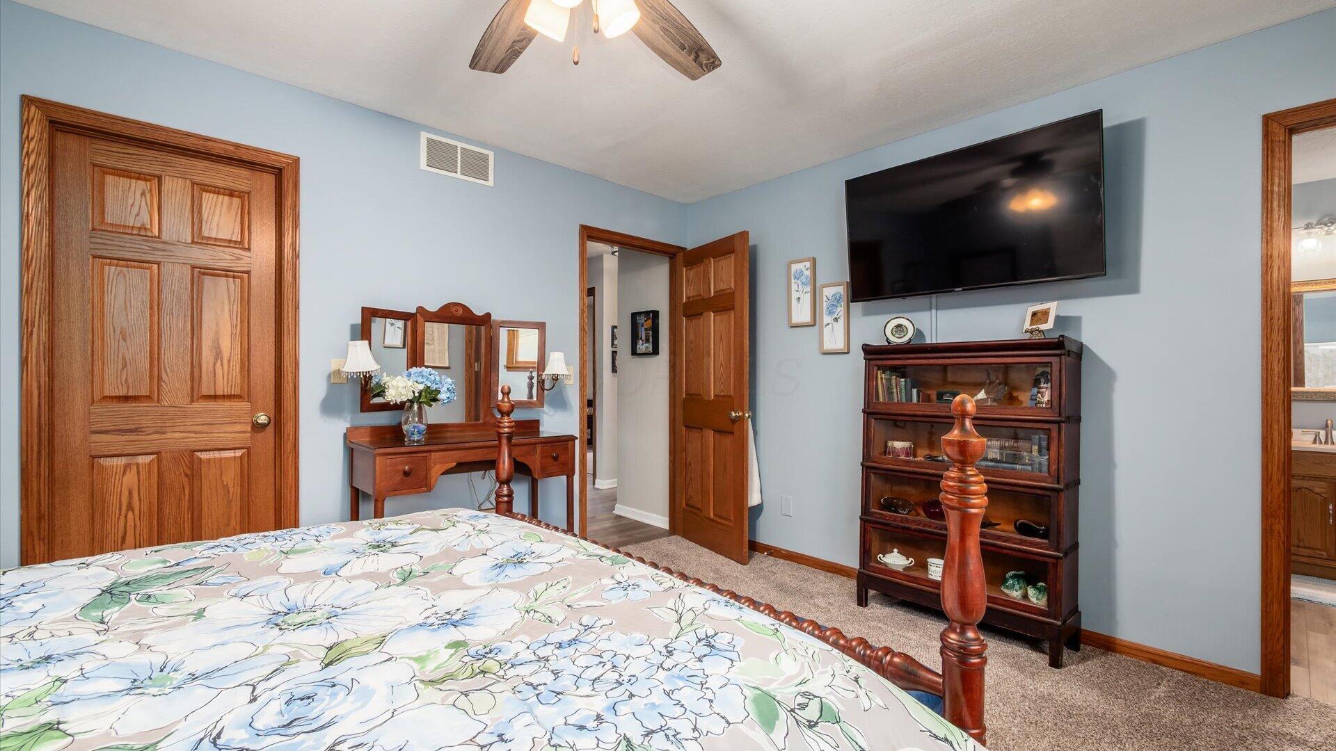 6625 S River Road Property Photo 22