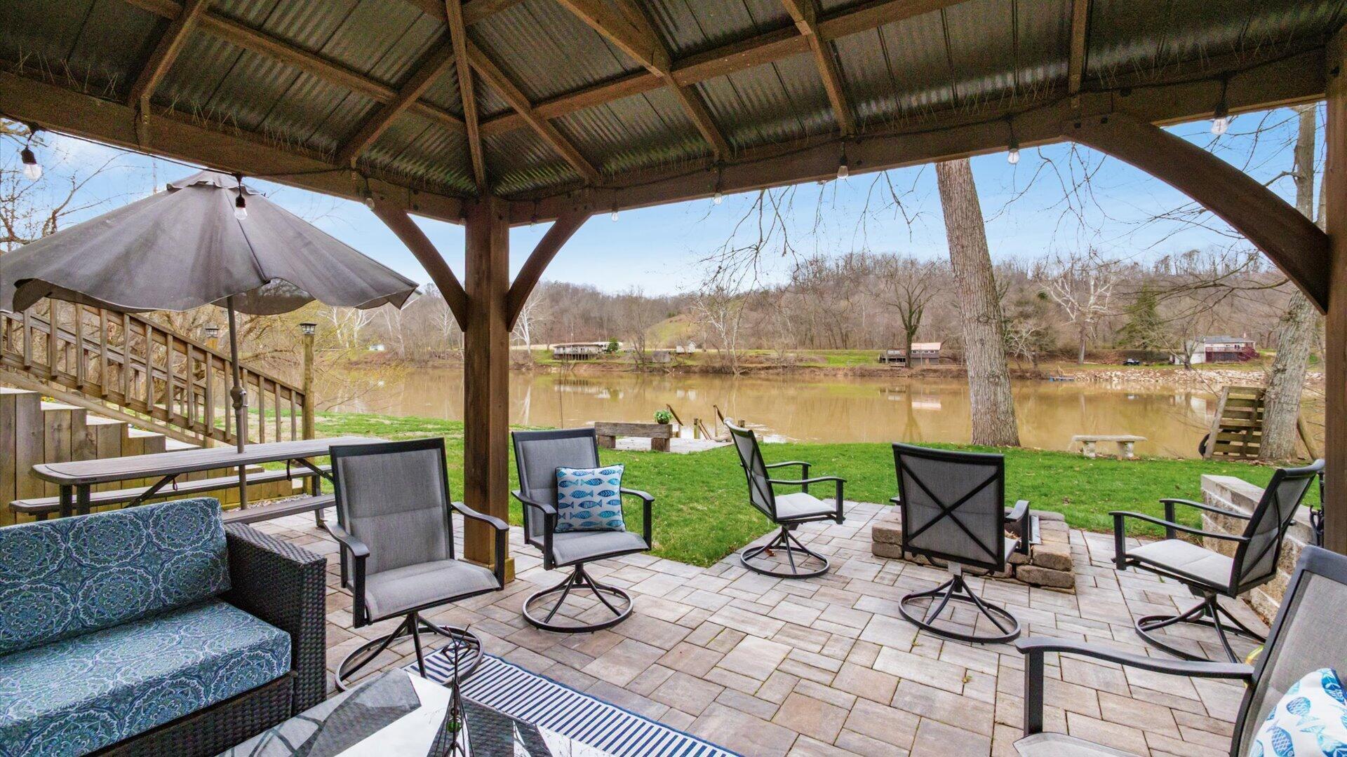6625 S River Road Property Photo 37