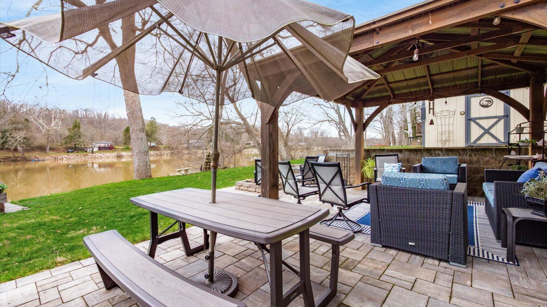 6625 S River Road Property Photo 39