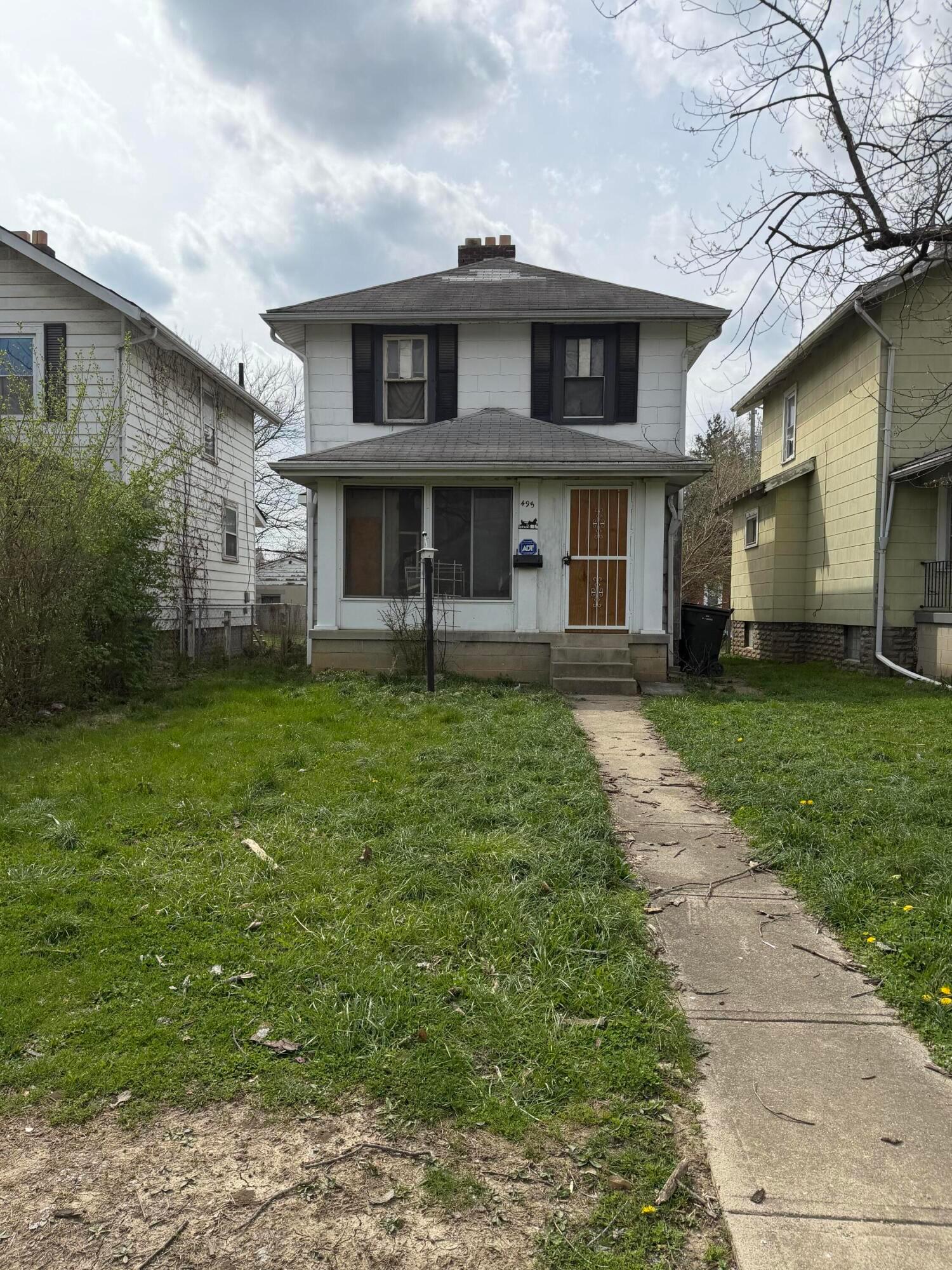 495 Whitethorne Avenue Property Photo 1