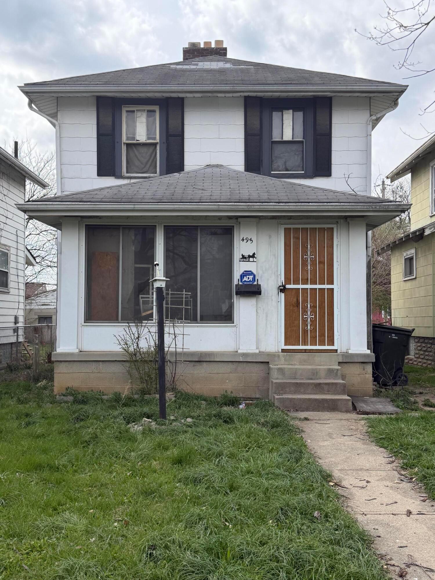 495 Whitethorne Avenue Property Photo 2
