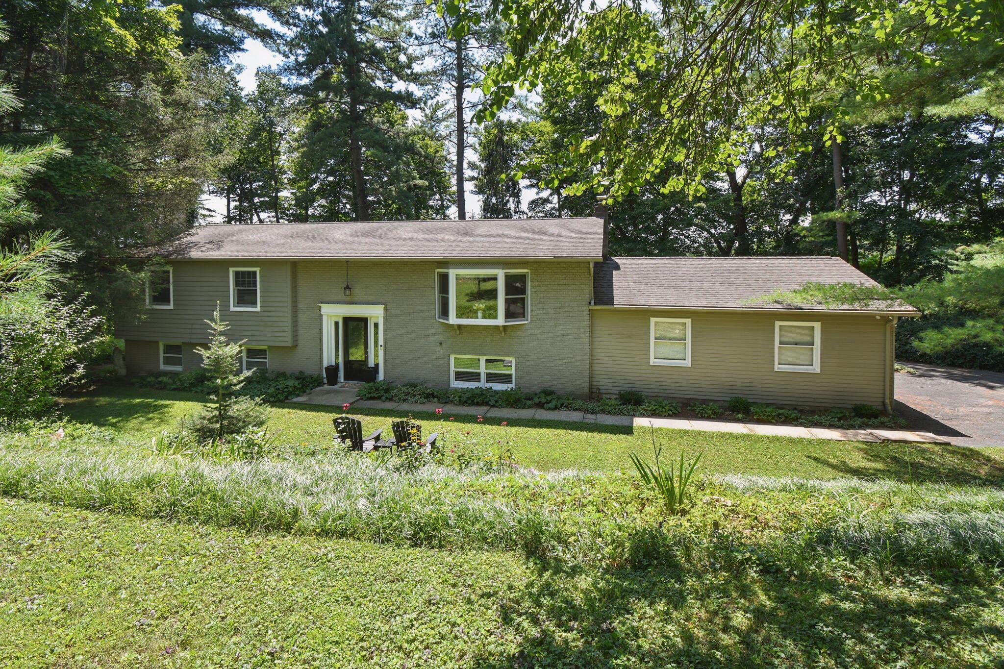291 Pinetree Drive Property Photo 1