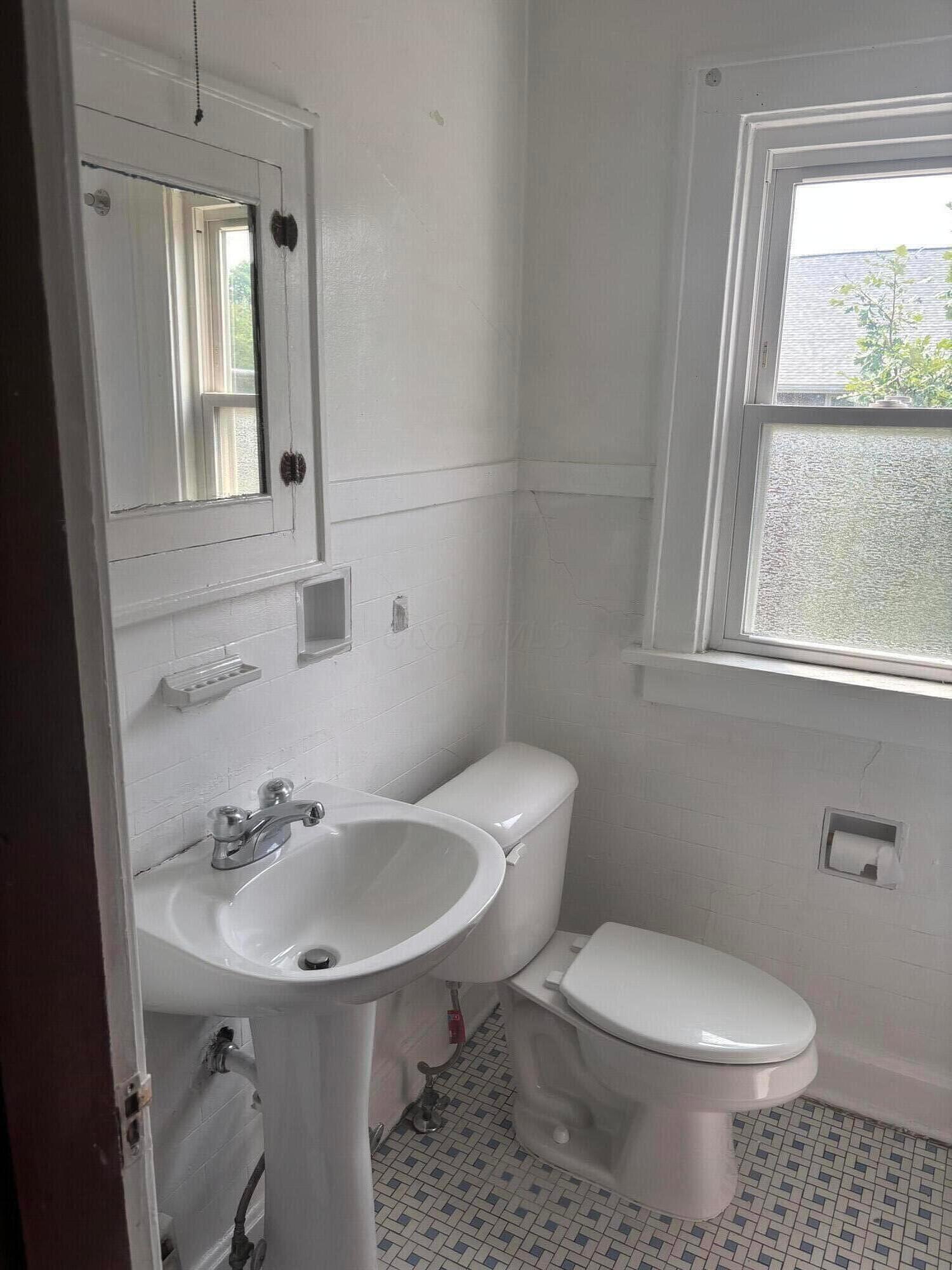 922 Northwest Boulevard Property Photo 8