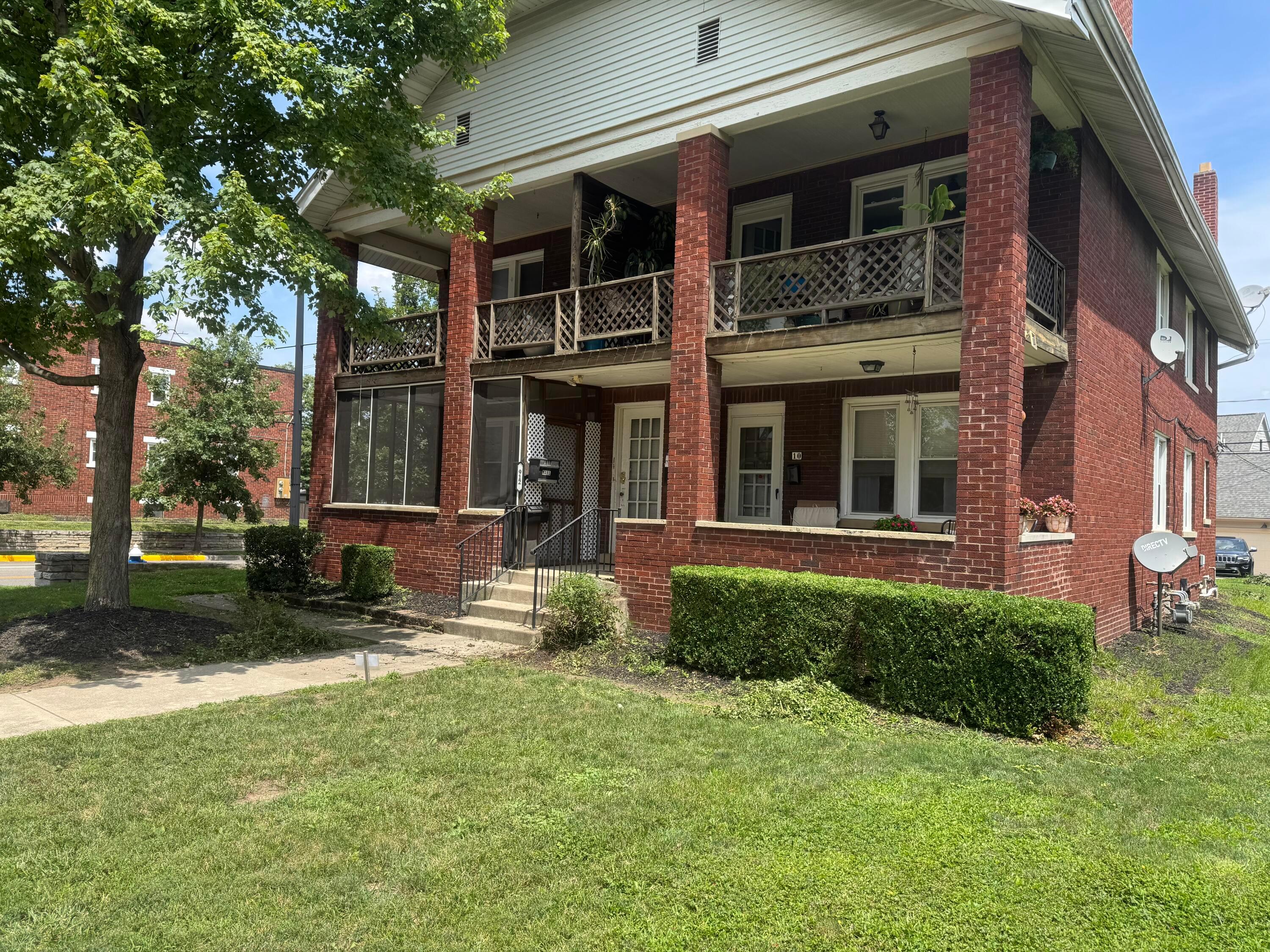 912 Northwest Avenue, 910 Property Photo 1