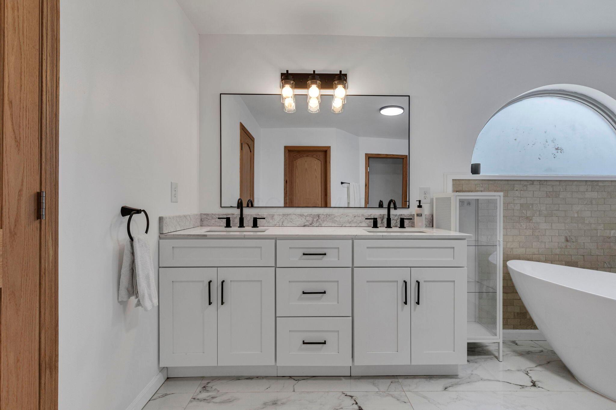 226010322 Property Photo 44