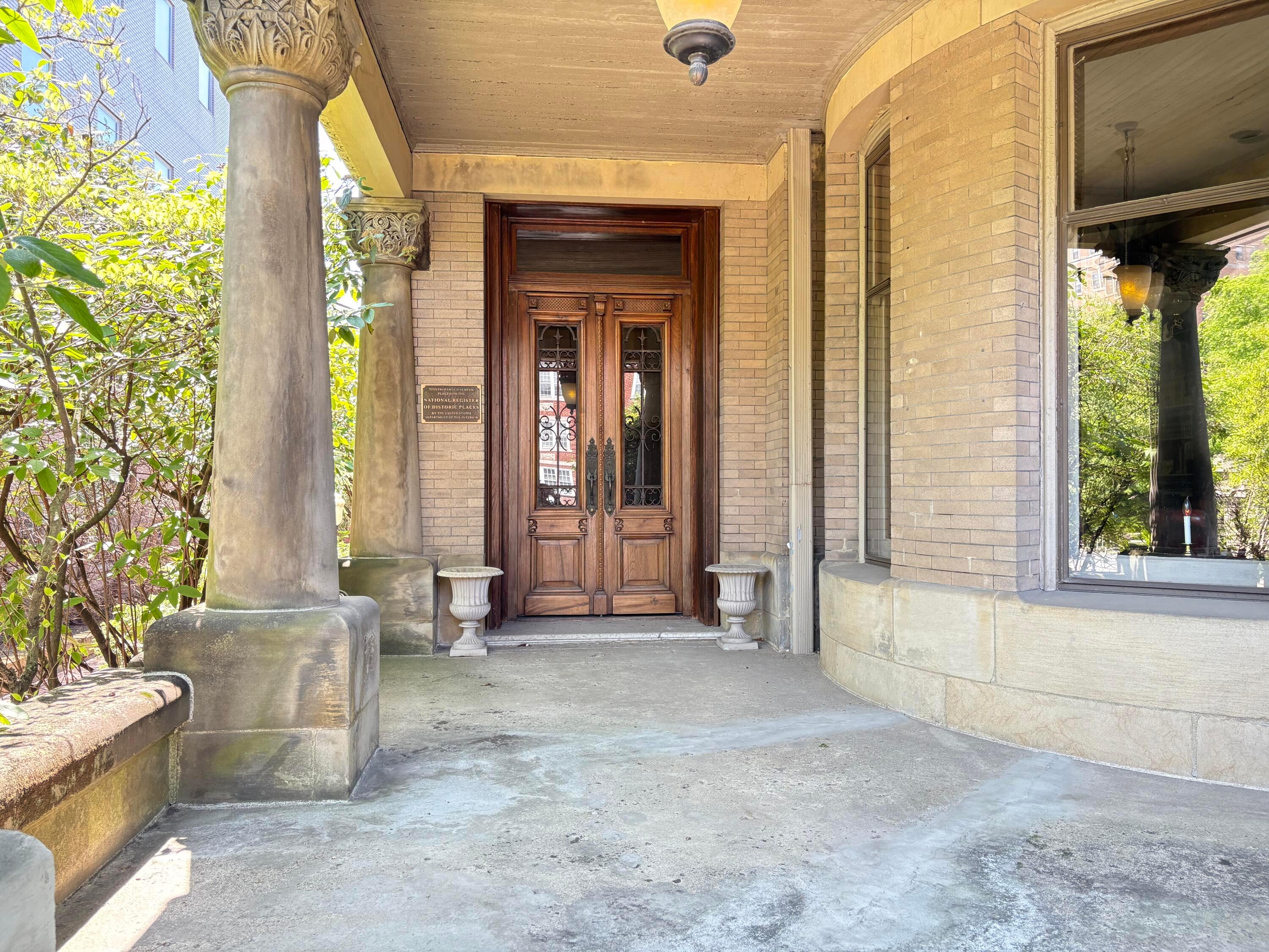 875 E Broad Street Property Photo 7