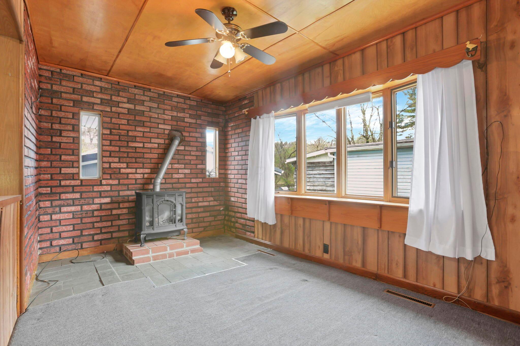 140 S Valley Street Property Photo 33