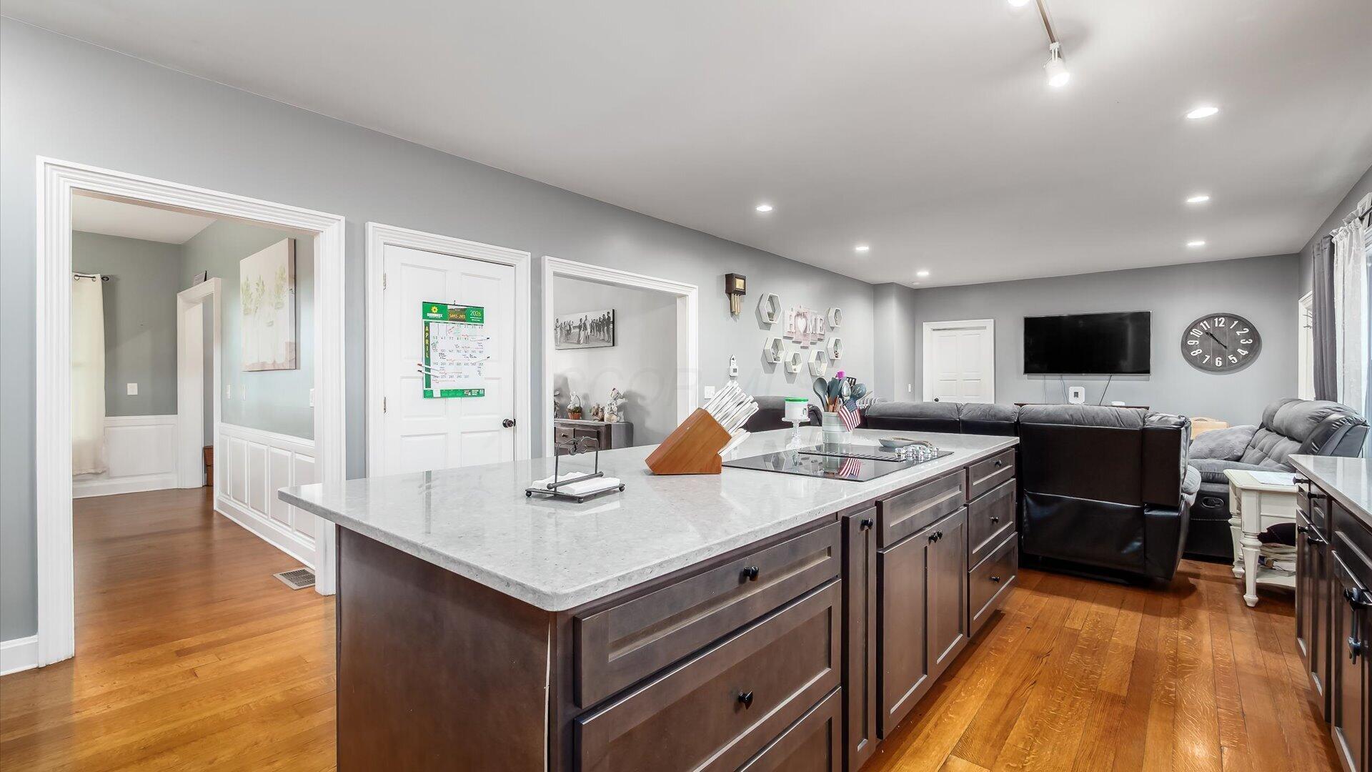 2531 Nicholas Property Photo 6