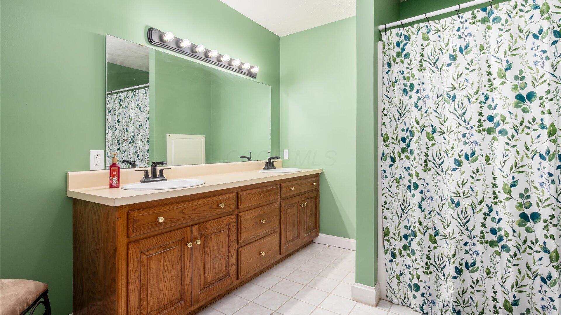 2531 Nicholas Property Photo 28