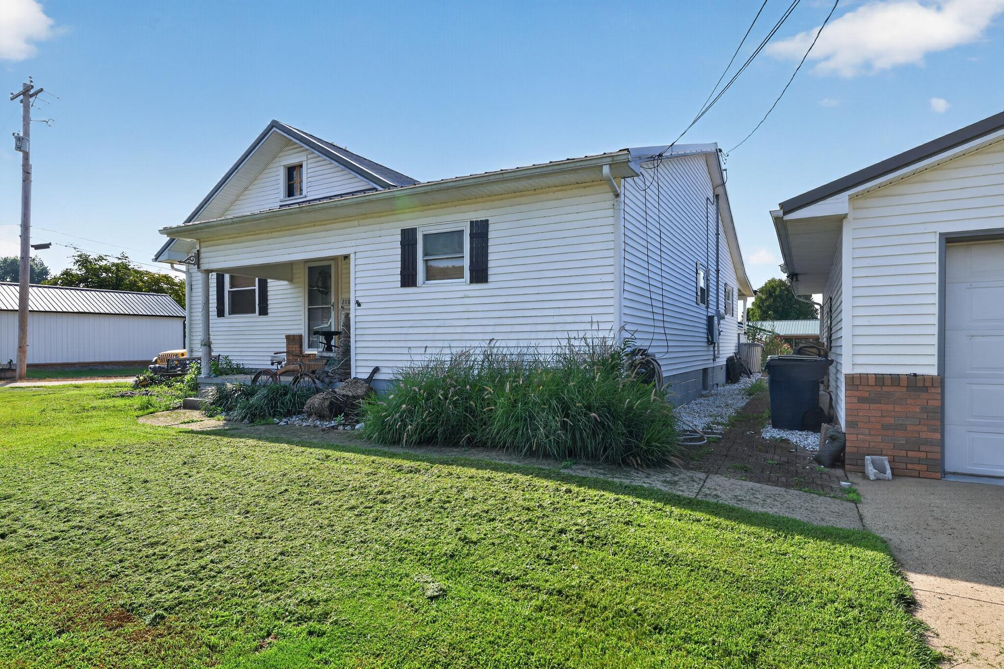 2101 W College Road Property Photo 3