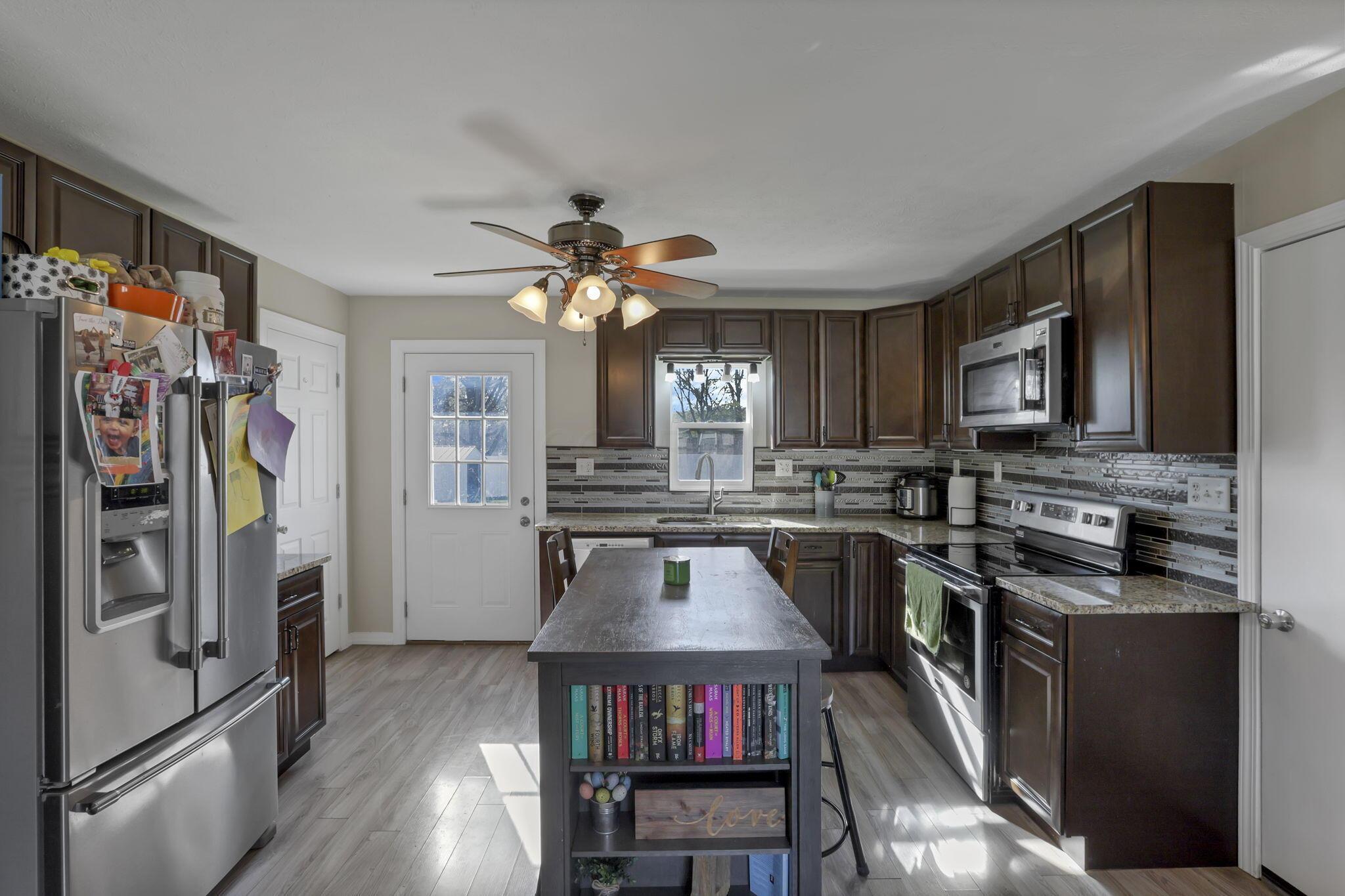 356 Ridgemere Way Property Photo 16