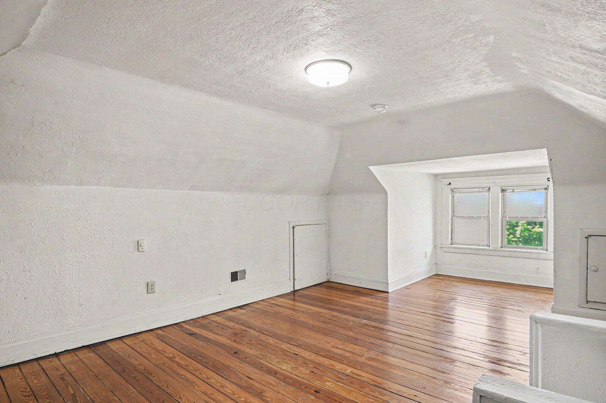 347 E 12th Avenue Property Photo 17