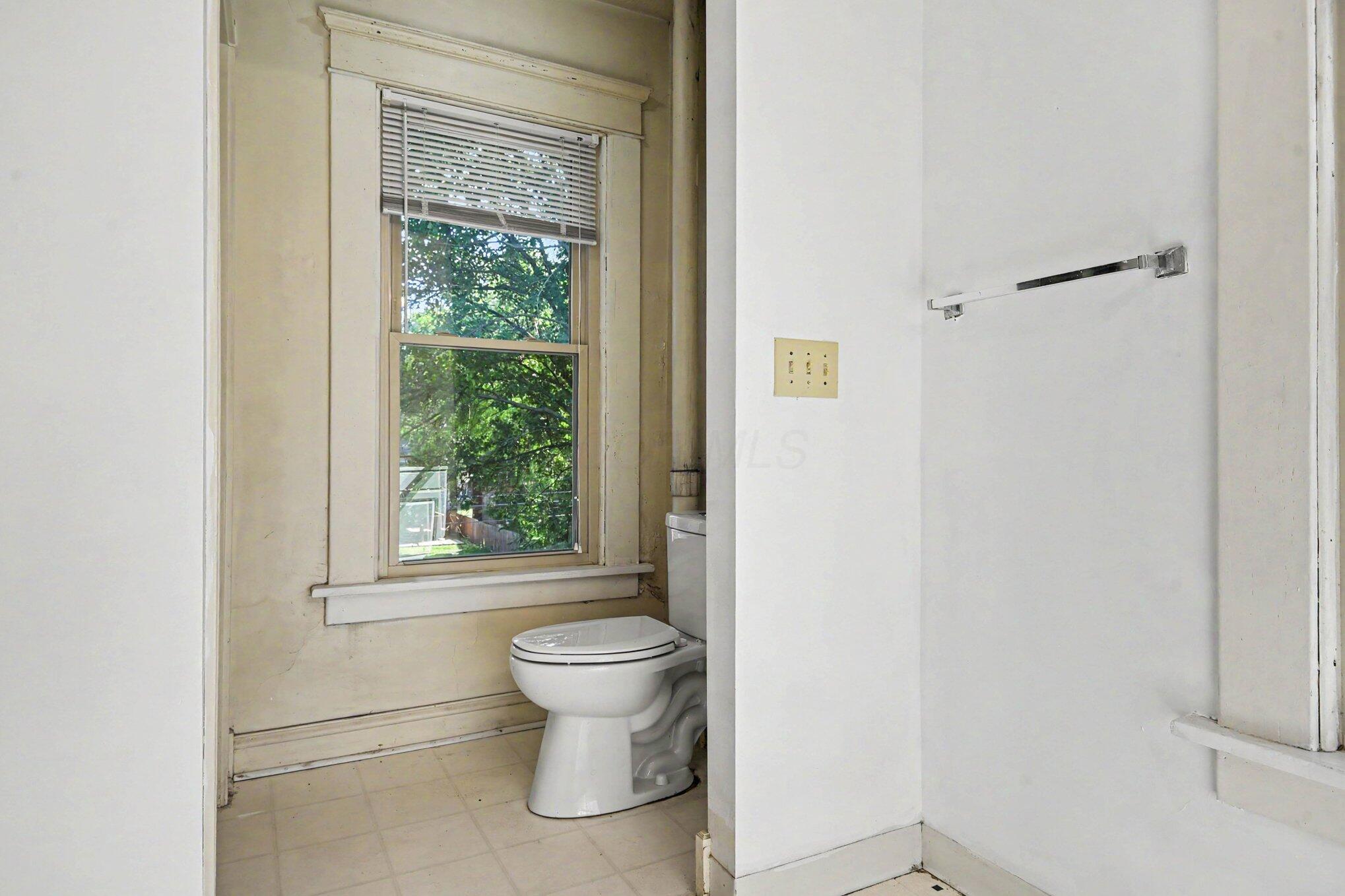 347 E 12th Avenue Property Photo 24