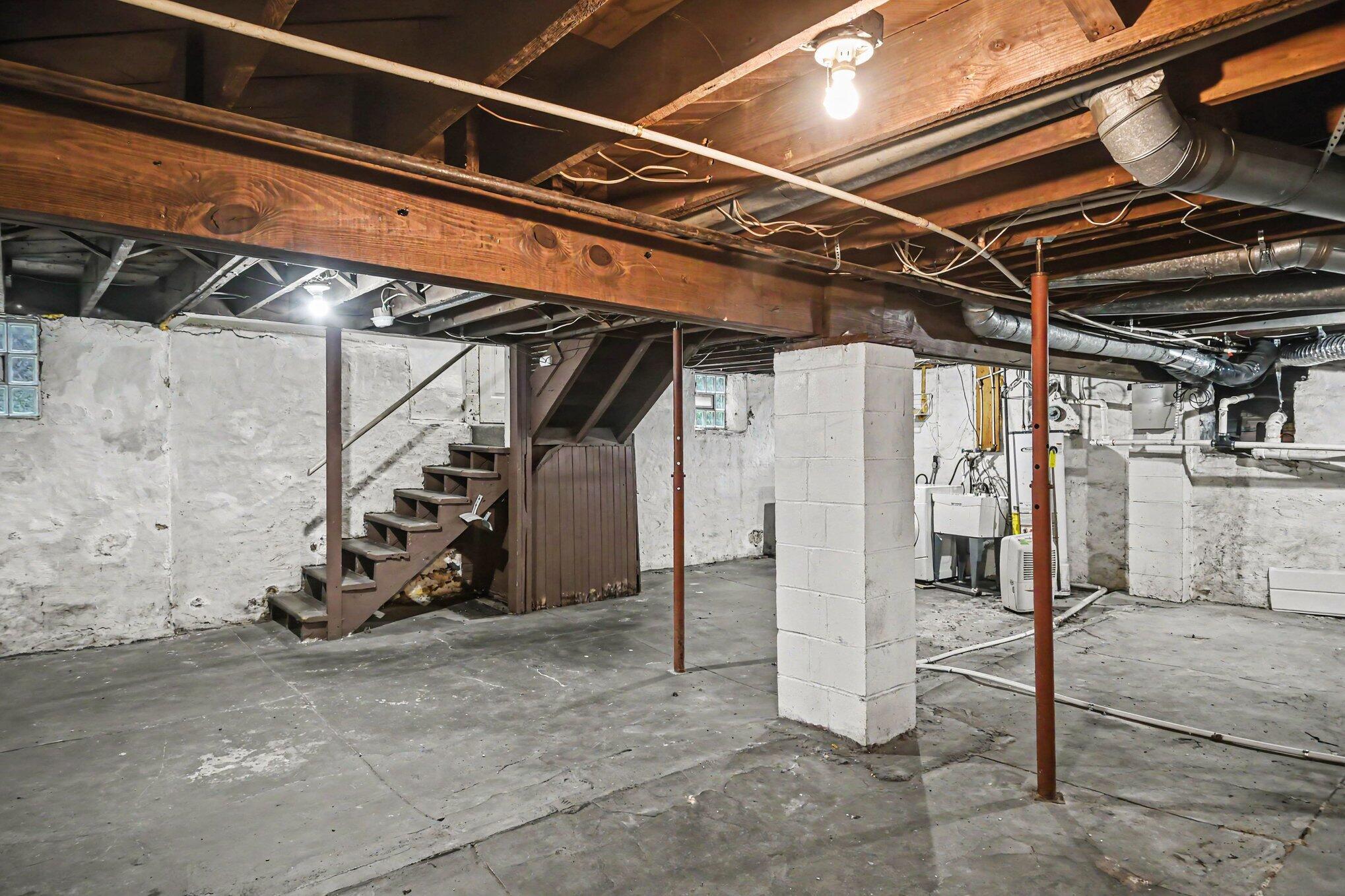 347 E 12th Avenue Property Photo 28