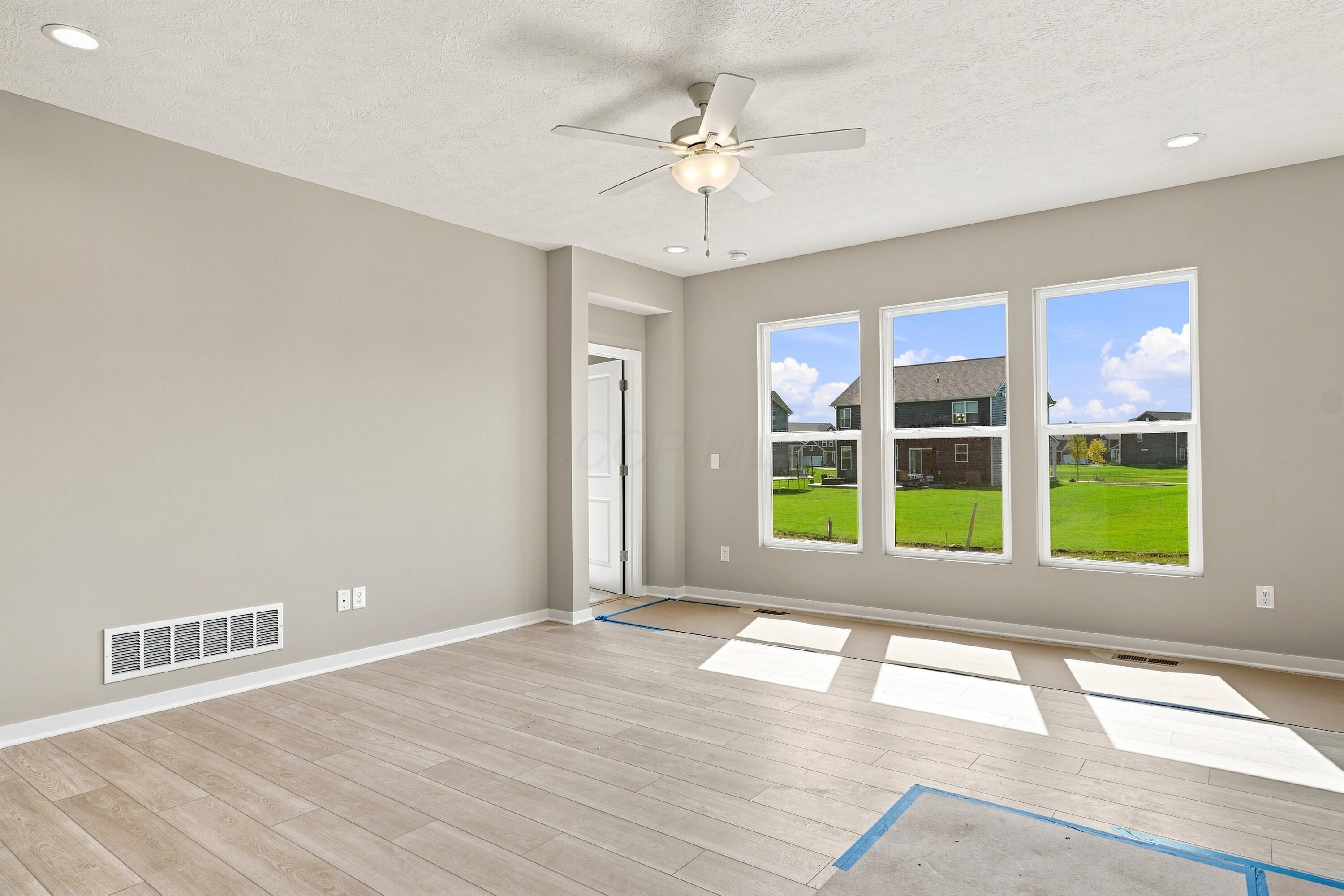 1593 Kenneth Drive Property Photo 4