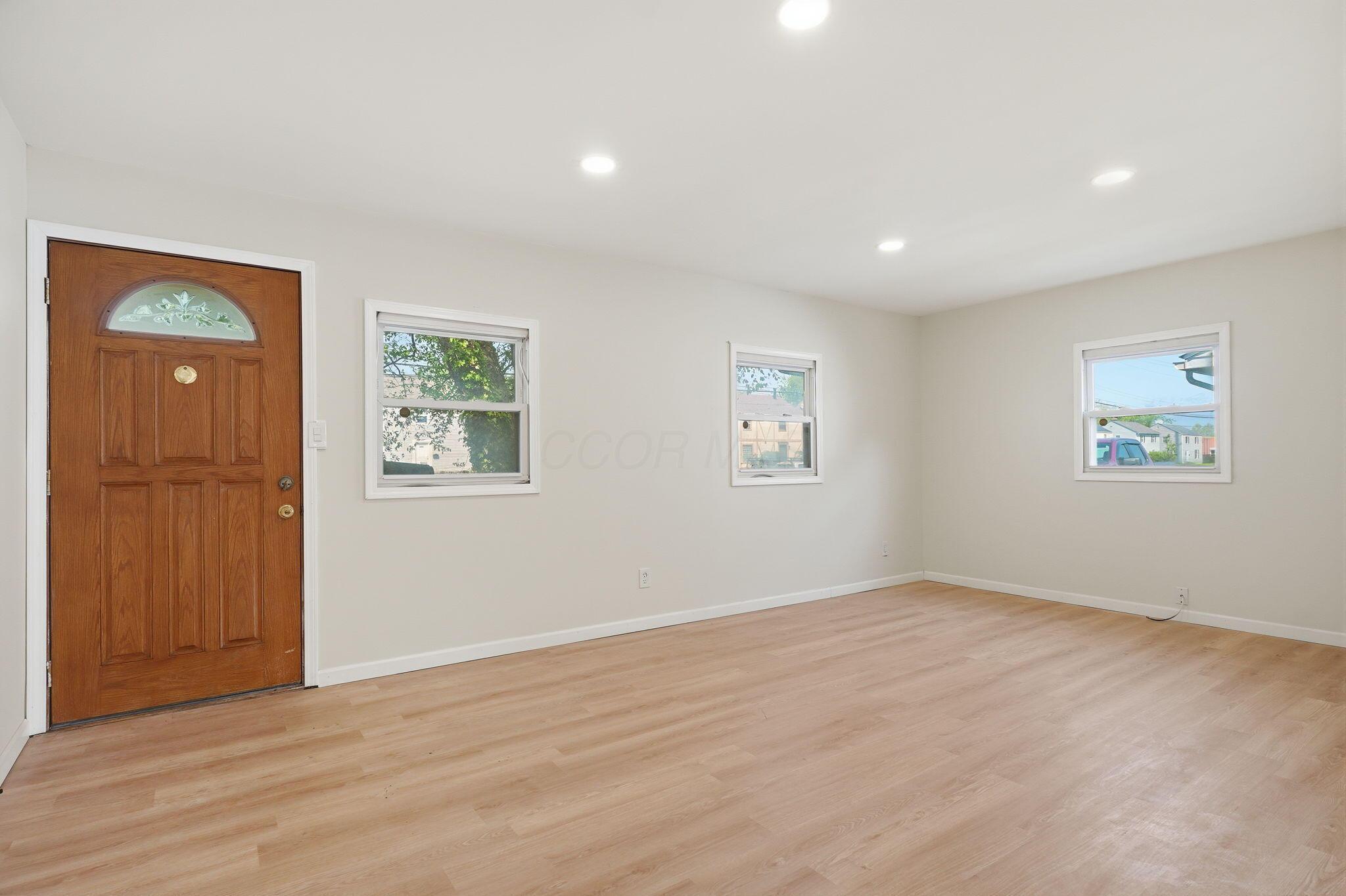 1074 S James Road Property Photo 4