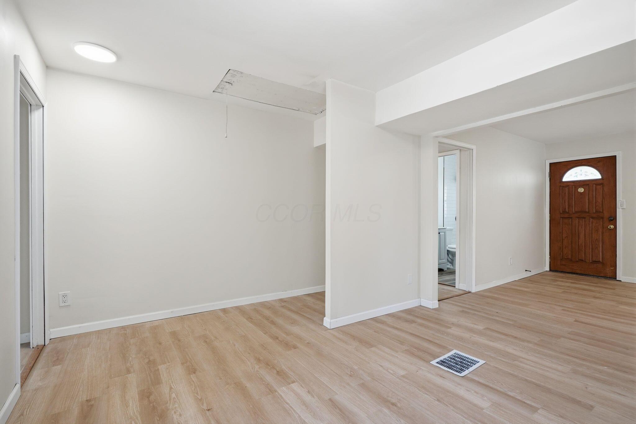 1074 S James Road Property Photo 10