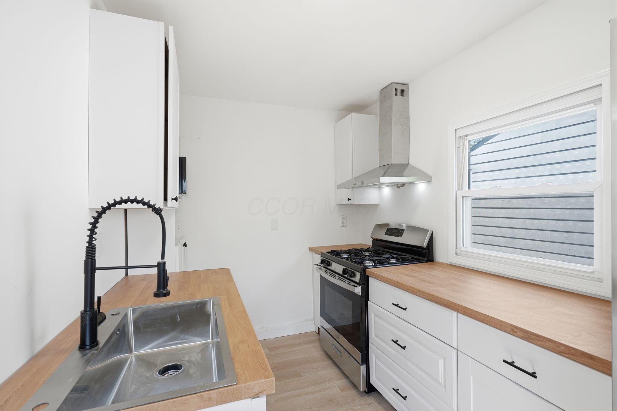 1074 S James Road Property Photo 12