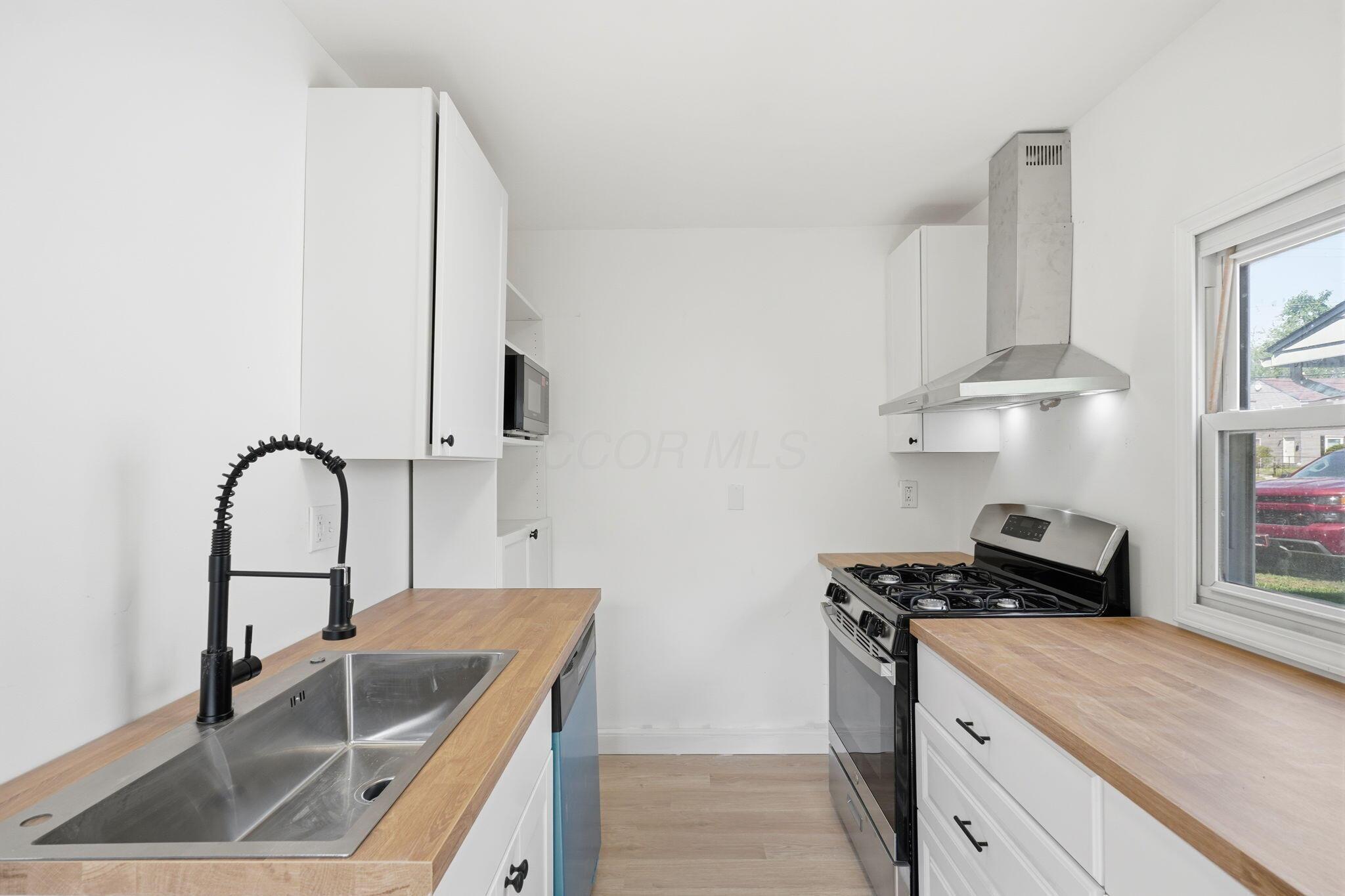1074 S James Road Property Photo 13