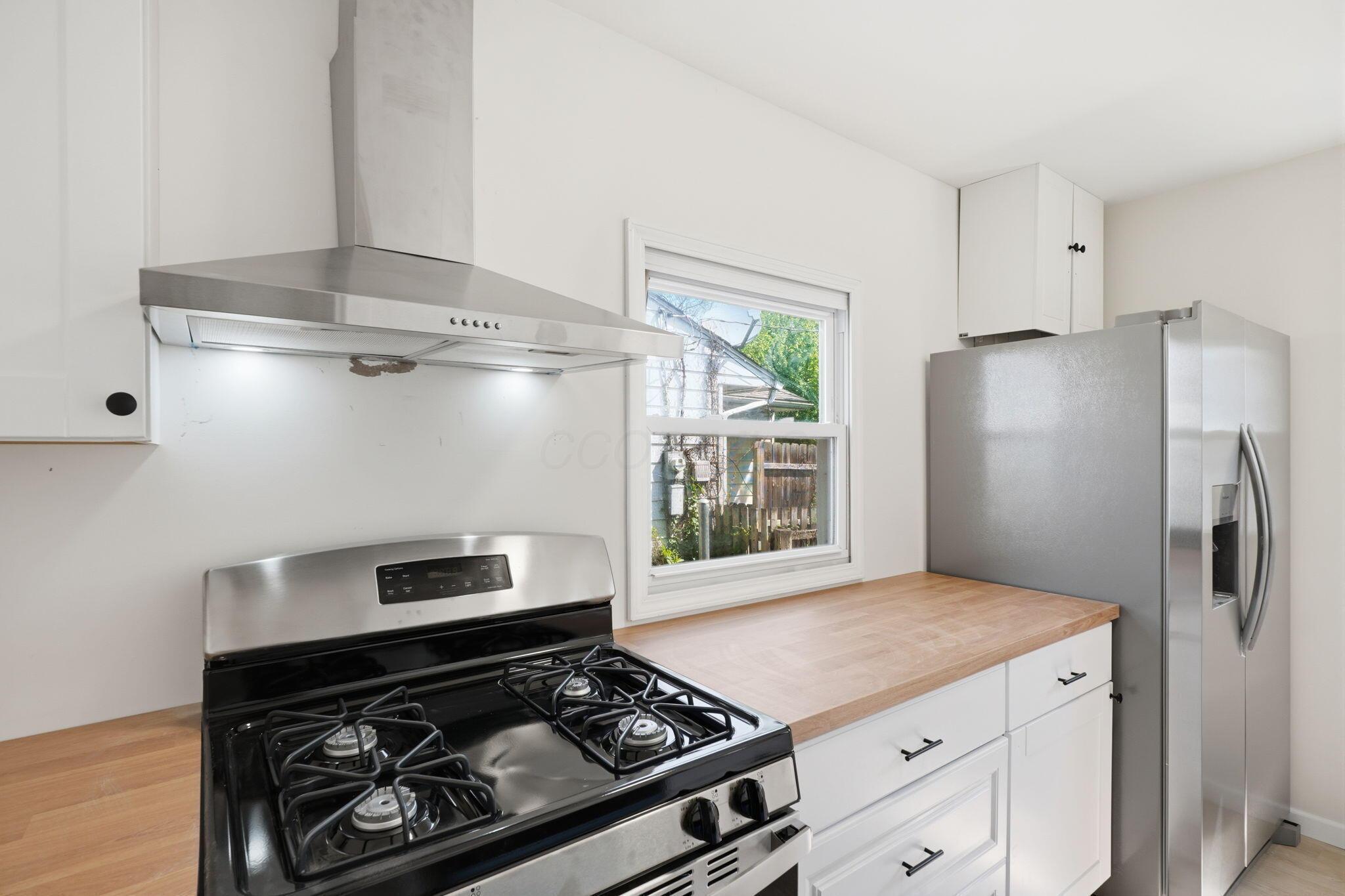 1074 S James Road Property Photo 14