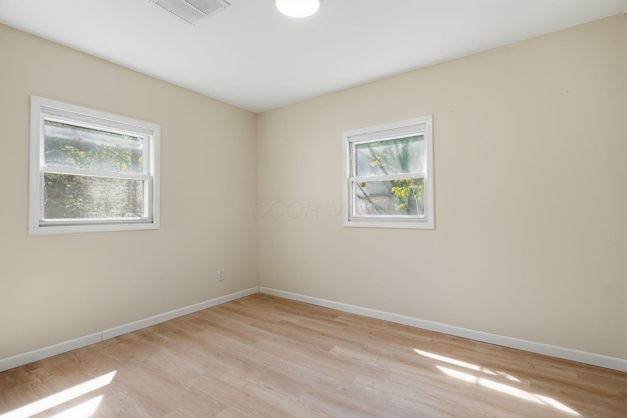 1074 S James Road Property Photo 16